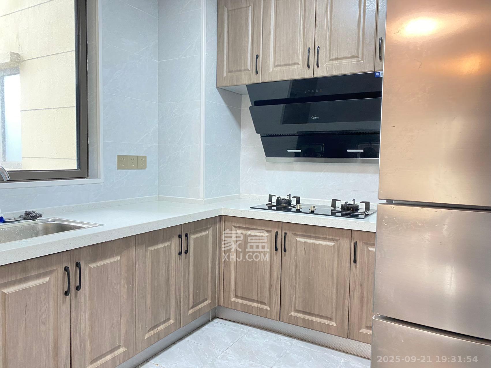 阳光城尚东湾蓝莓苑  3室2厅1卫    2500.0元/月室内图