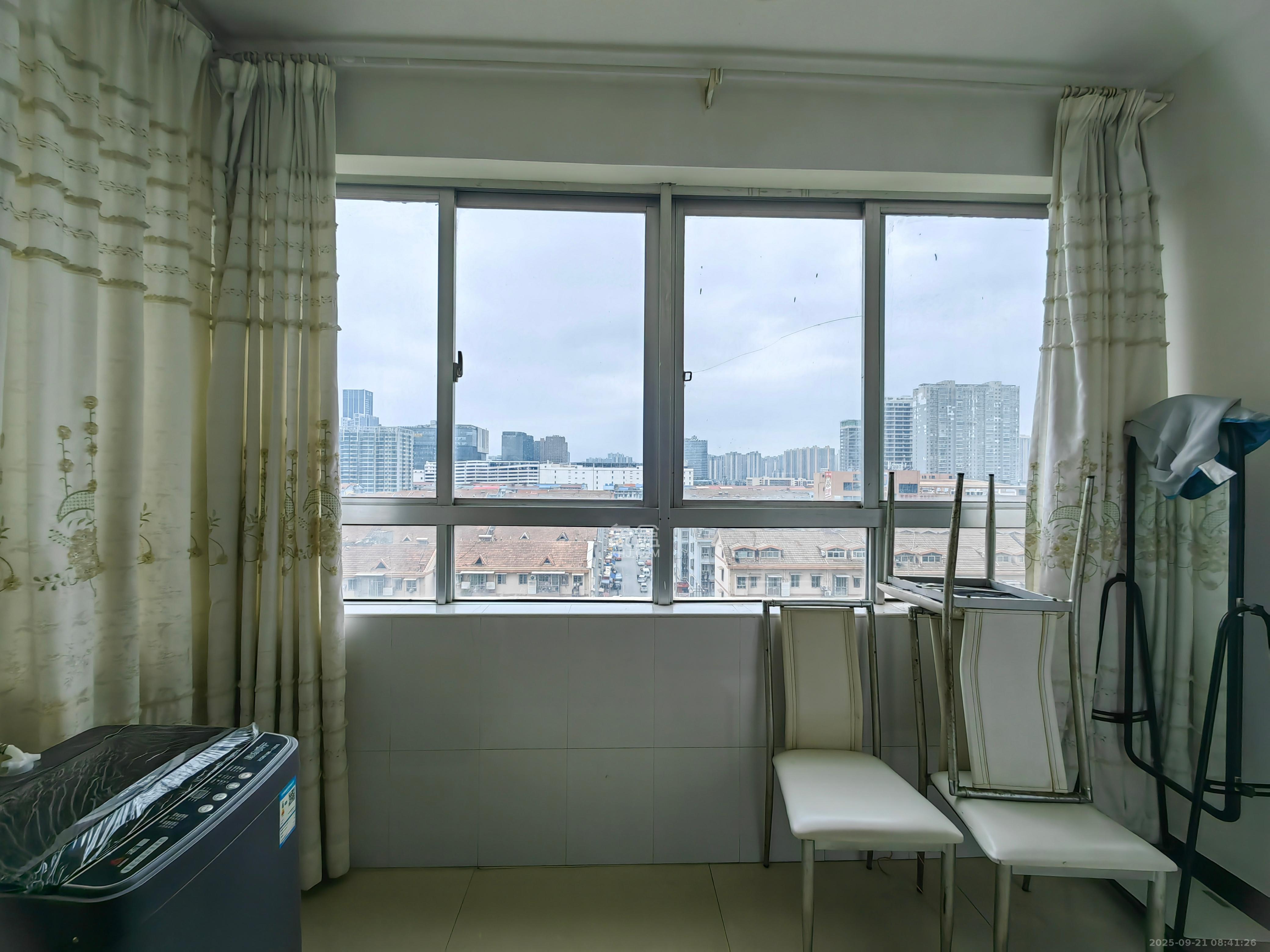 上河国际B座  2室1厅1卫    2500.0元/月室内图