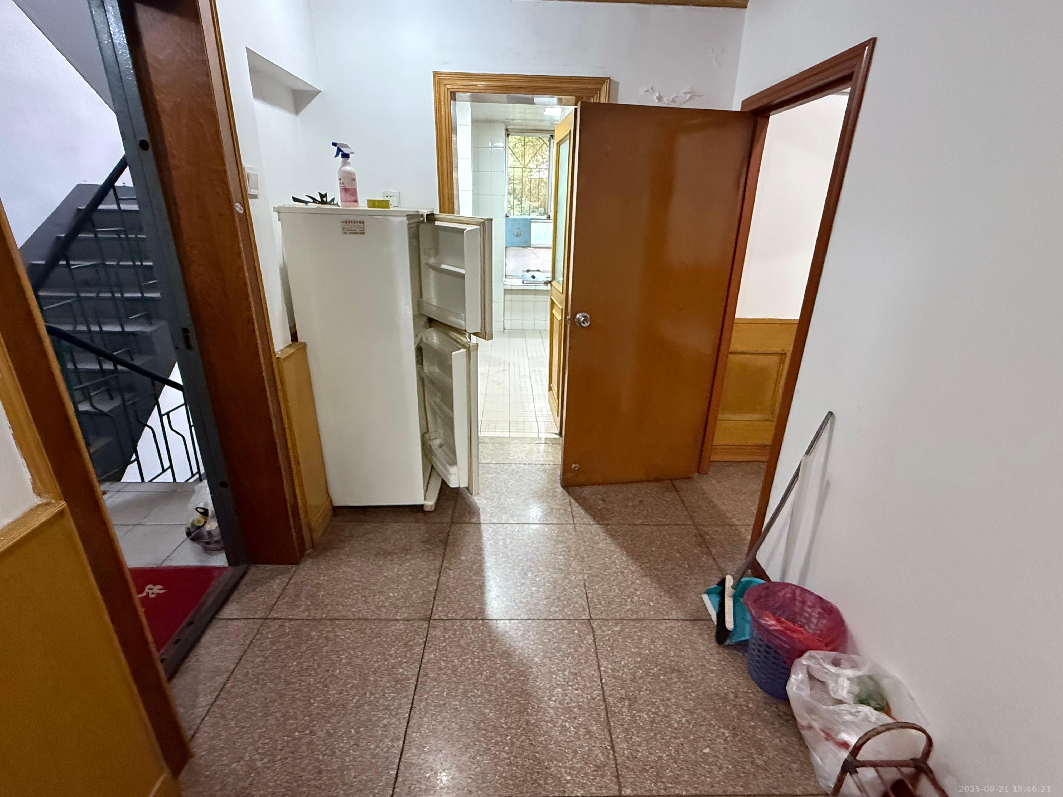 妹子山社区(曙光社区) 3室1厅1卫 1600.0元/月 妹子山社区(曙光社区) 3室1厅1卫 1600.0元/月室内图