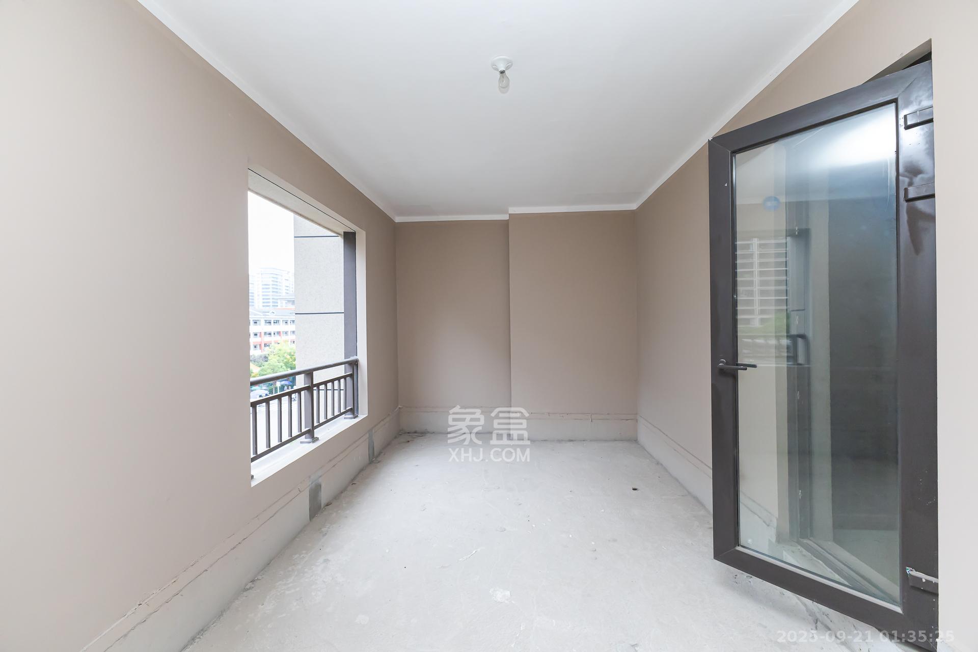 时代建发和著  4室2厅2卫   310.00万卧室