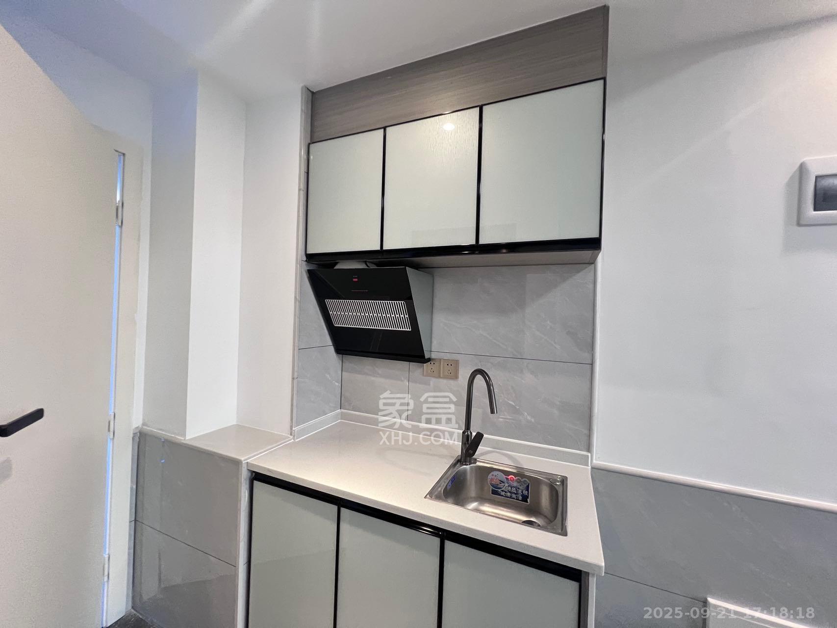 裕天国际商汇中心 1室1厅1卫 1500.0元/月 裕天国际商汇中心 1室1厅1卫 1500.0元/月室内图