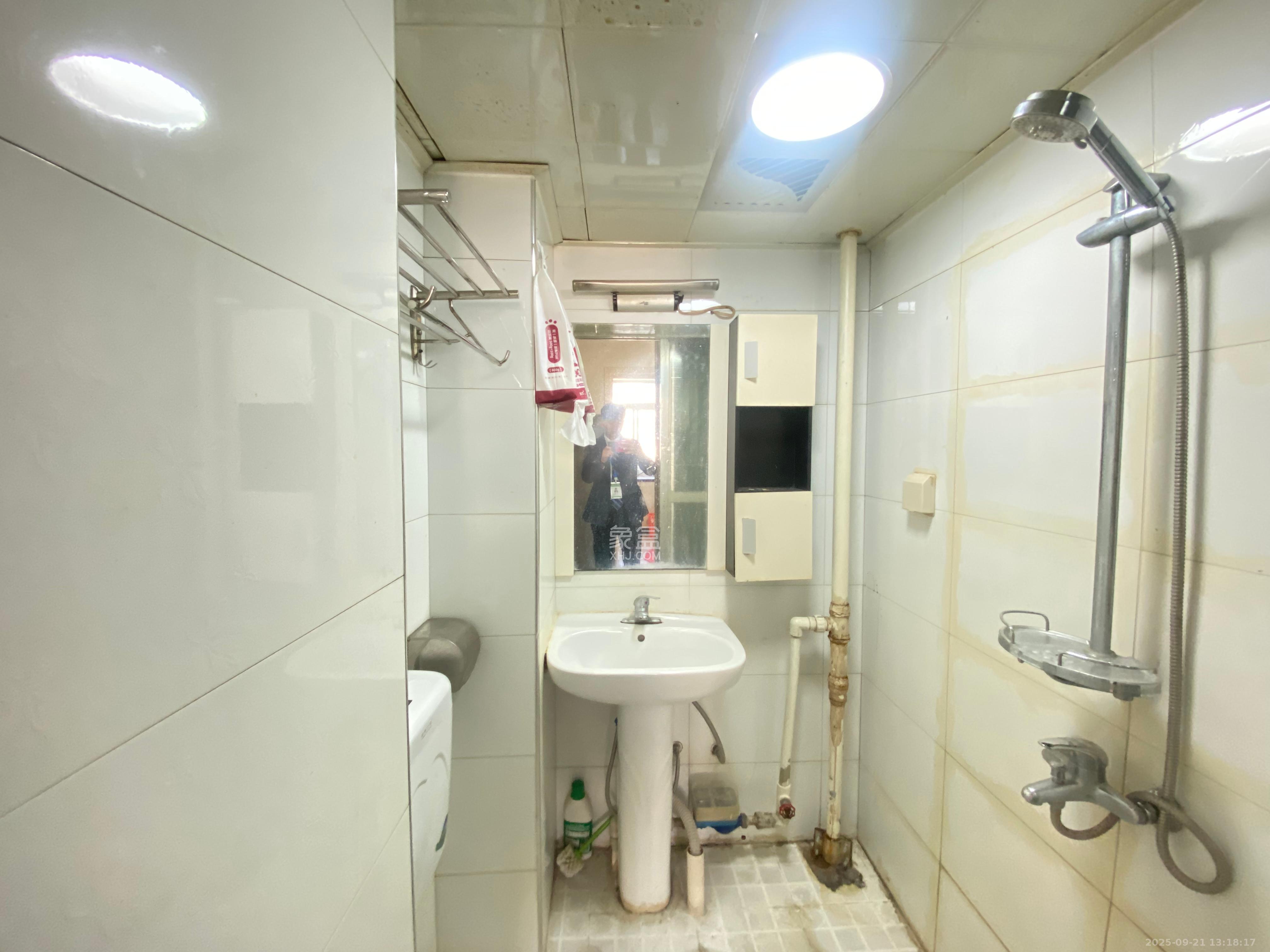 都市家园  1室1厅1卫    1500.0元/月室内图