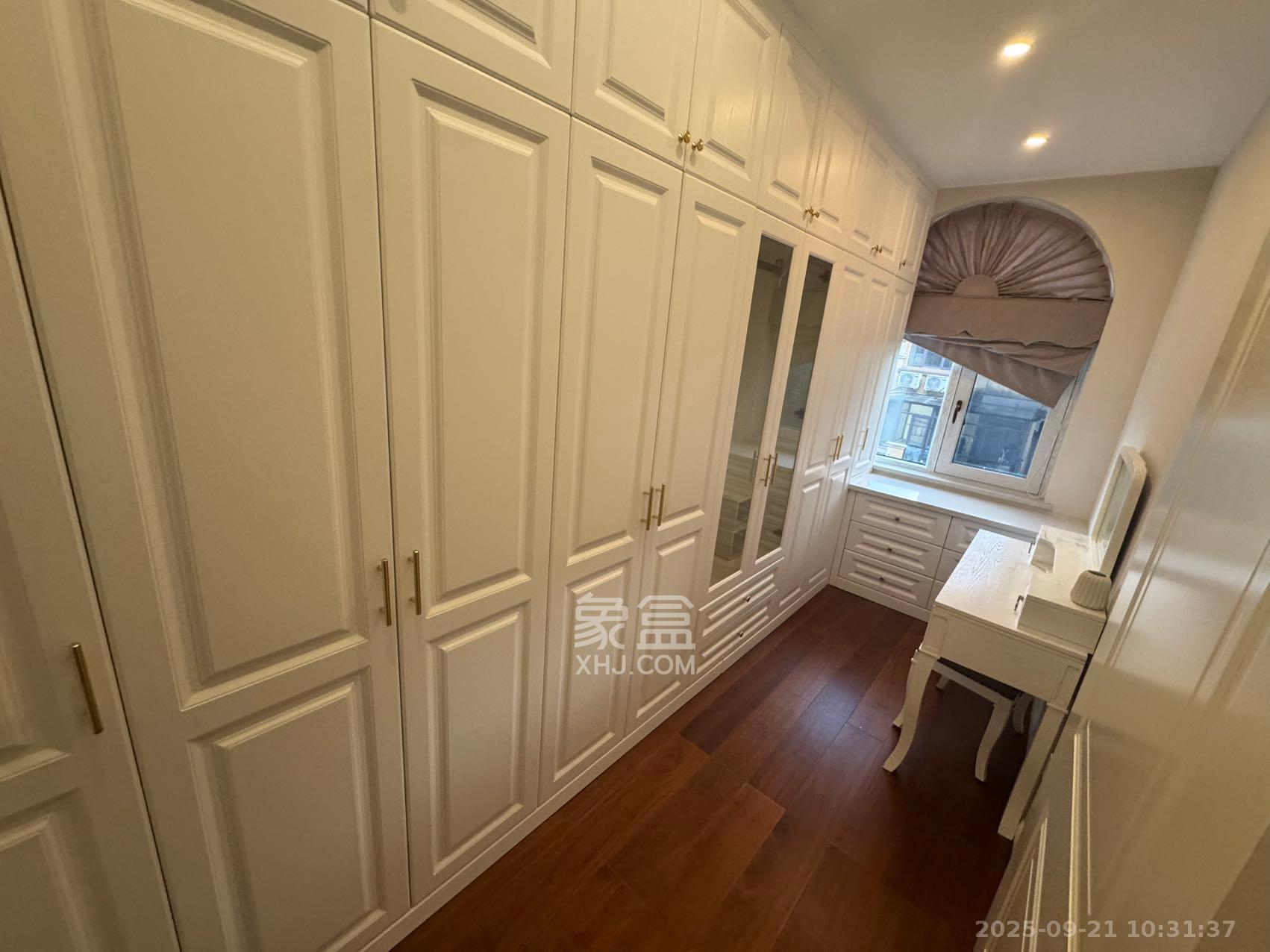 金地三千府(金地湖山樾、金地自在城) 6室3厅3卫 8800.0元/月 金地三千府(金地湖山樾、金地自在城) 6室3厅3卫 8800.0元/月室内图