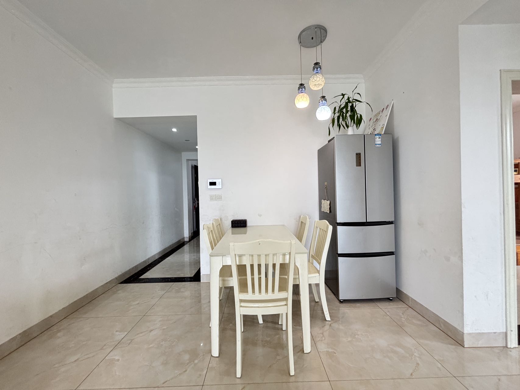 伊泰天骄一期  2室2厅1卫    2000.0元/月 伊泰天骄一期  2室2厅1卫    2000.0元/月室内图