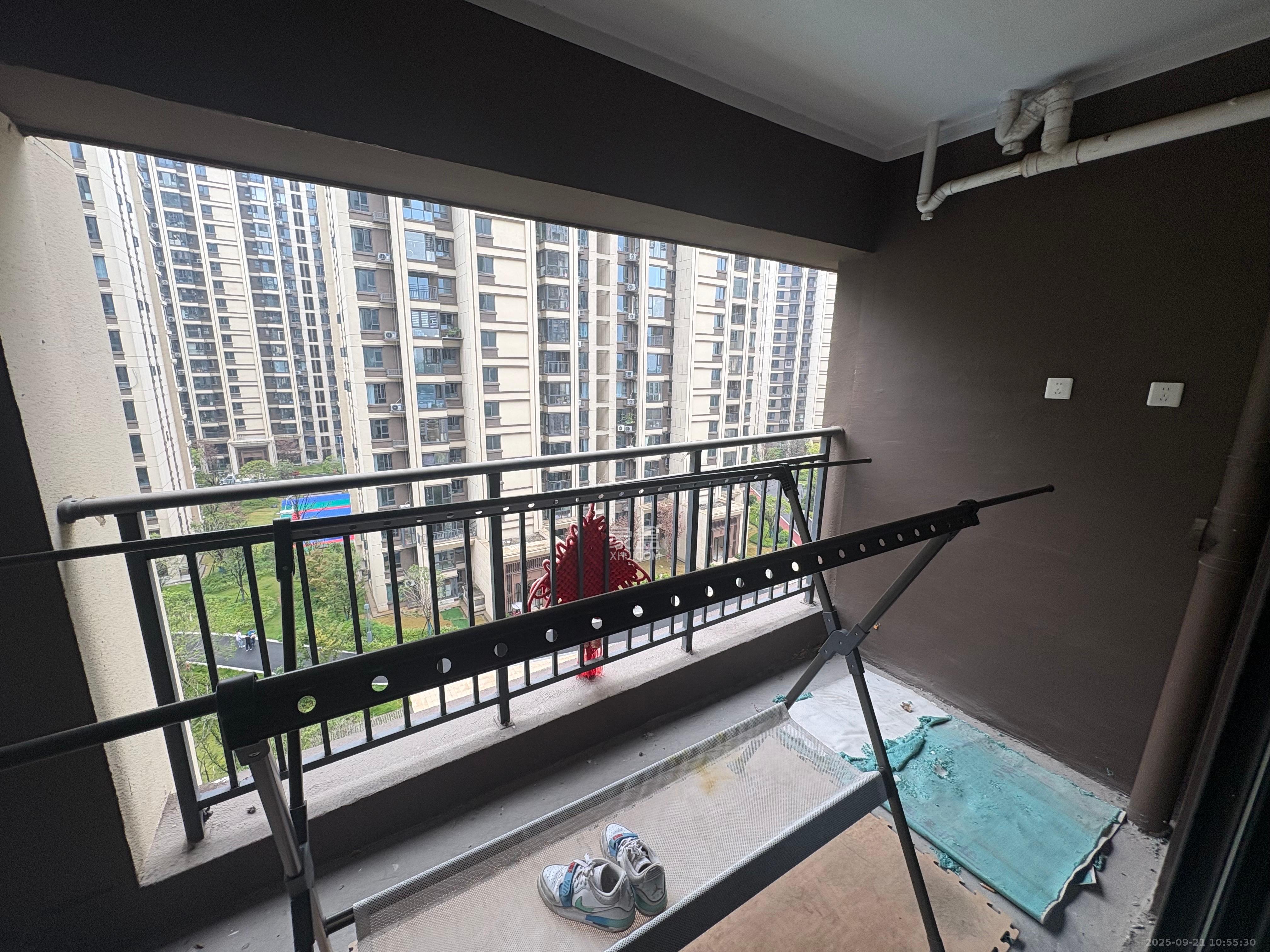 荣盛城 4室2厅2卫 1500.0元/月 荣盛城 4室2厅2卫 1500.0元/月室内图