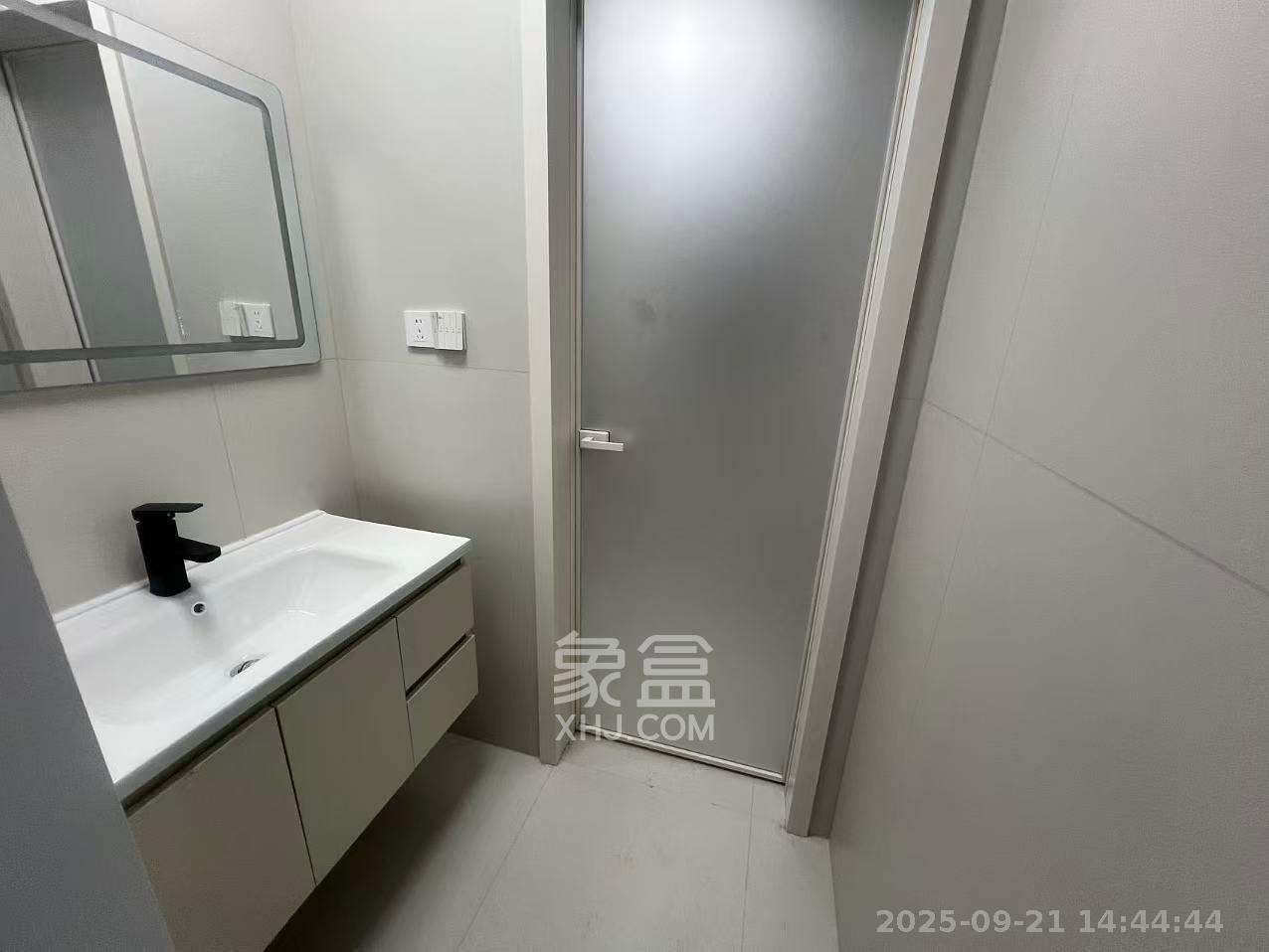 融创会展上东区  3室2厅2卫    2400.0元/月 融创会展上东区  3室2厅2卫    2400.0元/月