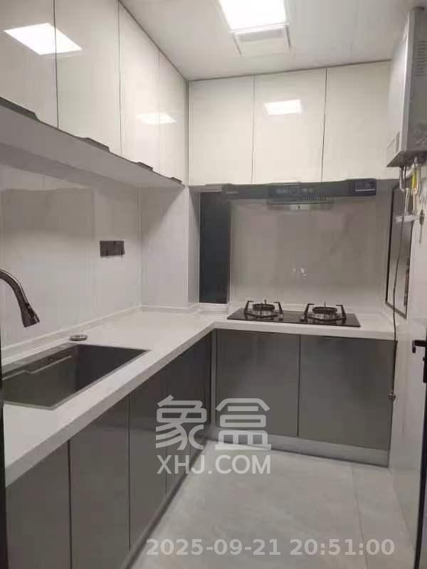 麓谷加州阳光  3室2厅2卫   2700.00元/月室内图