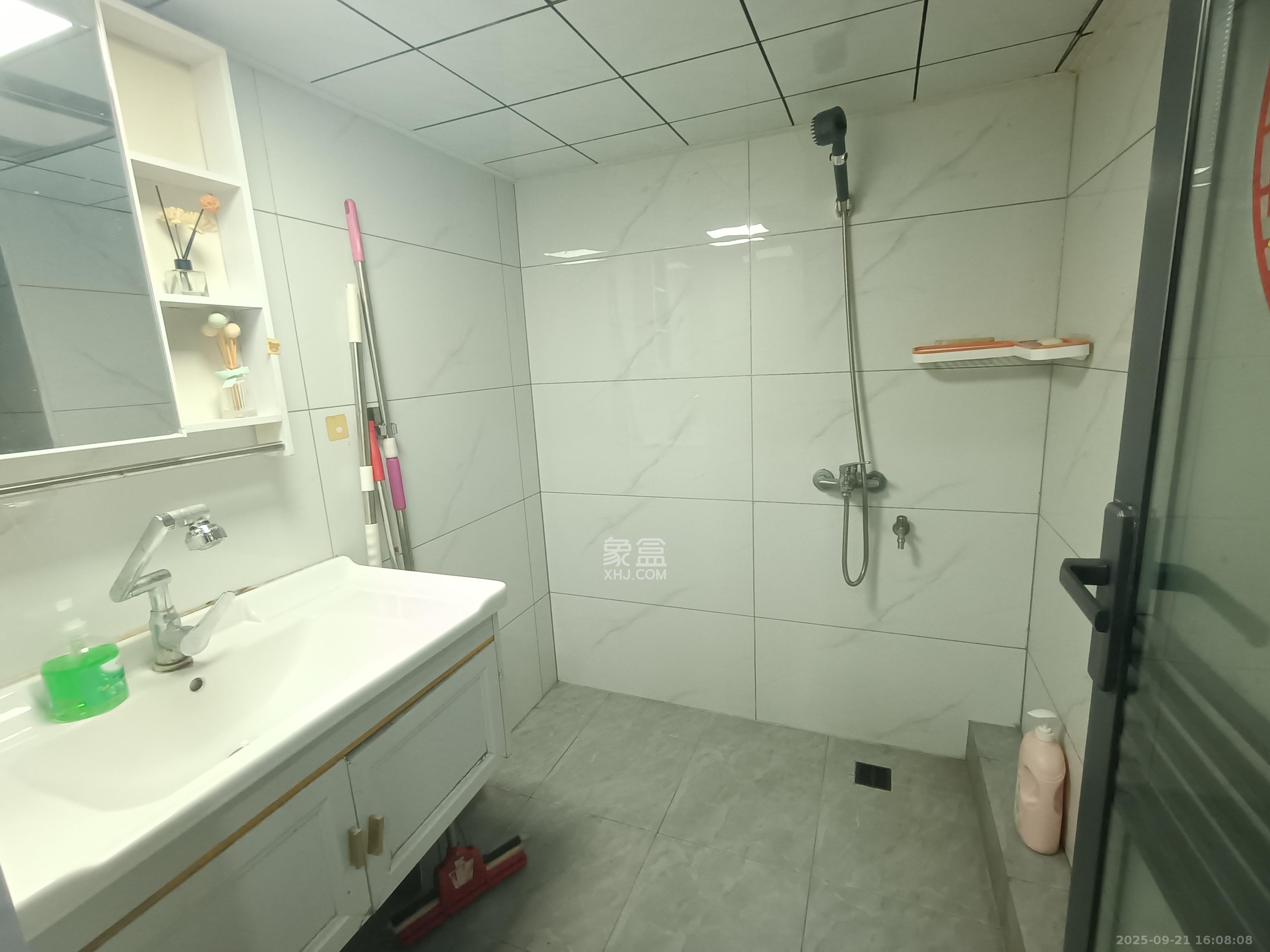 福晟钱隆国际(晟冉景苑) 2室2厅1卫 2000.0元/月 福晟钱隆国际(晟冉景苑) 2室2厅1卫 2000.0元/月室内图