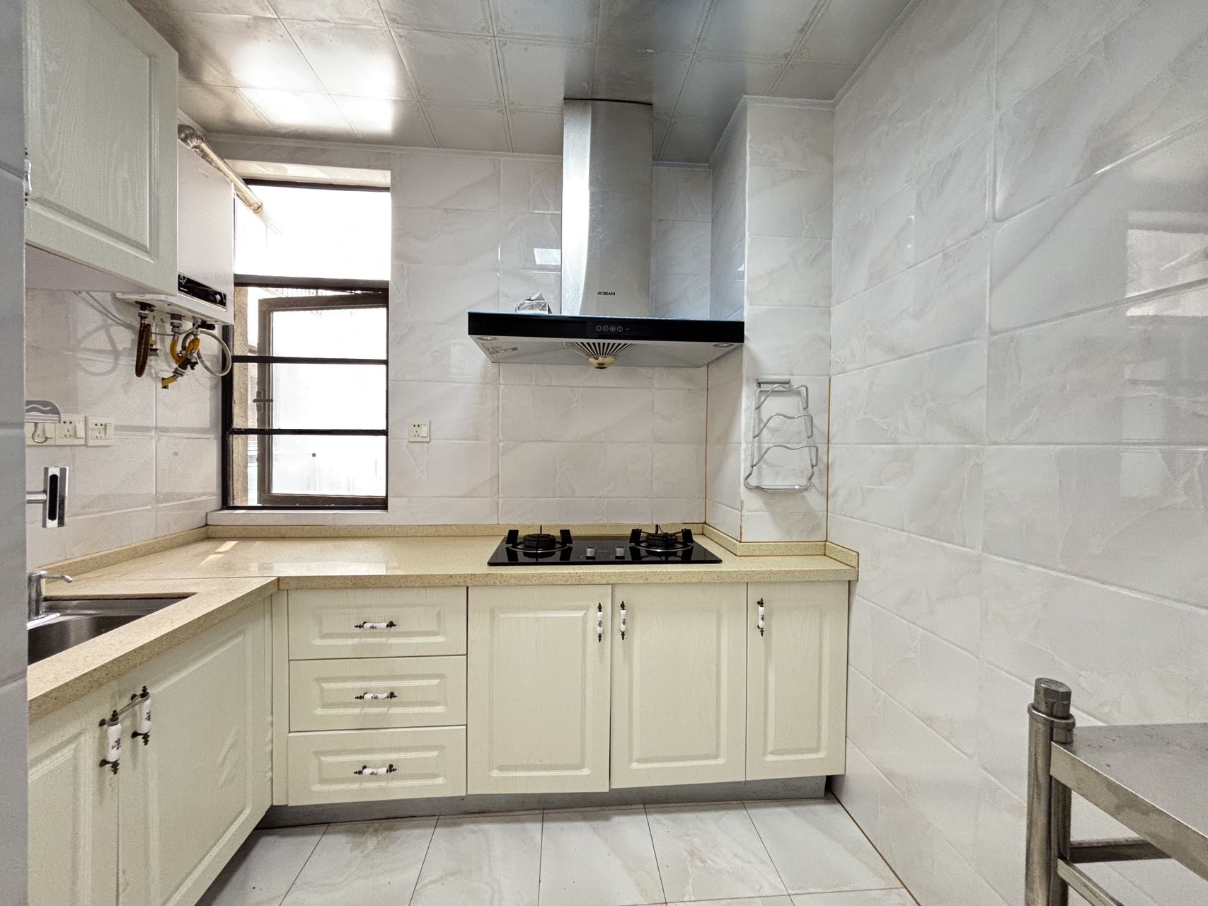 伊泰天骄一期  2室2厅1卫    2000.0元/月 伊泰天骄一期  2室2厅1卫    2000.0元/月室内图