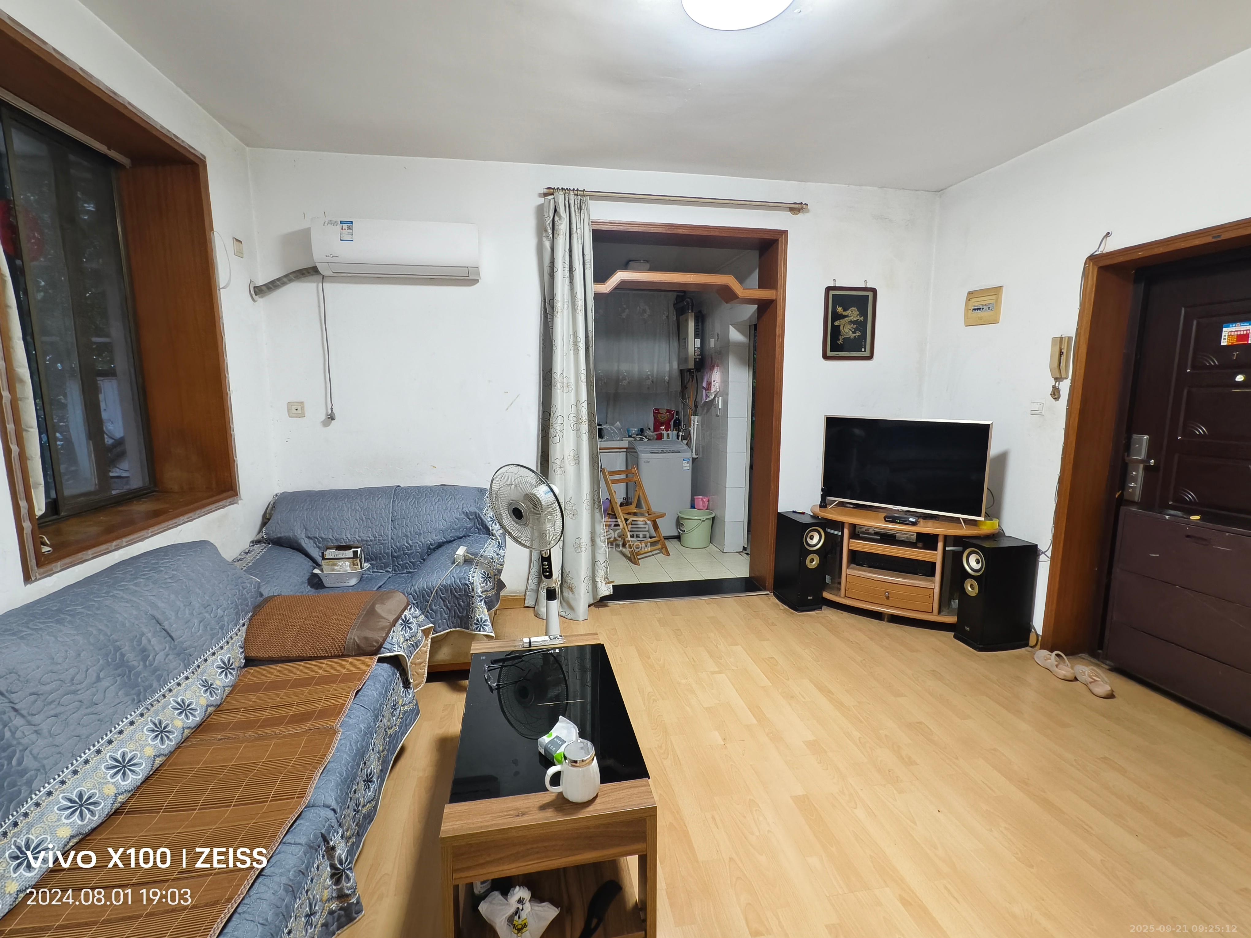 红旗区三片  2室1厅1卫    1400.0元/月室内图