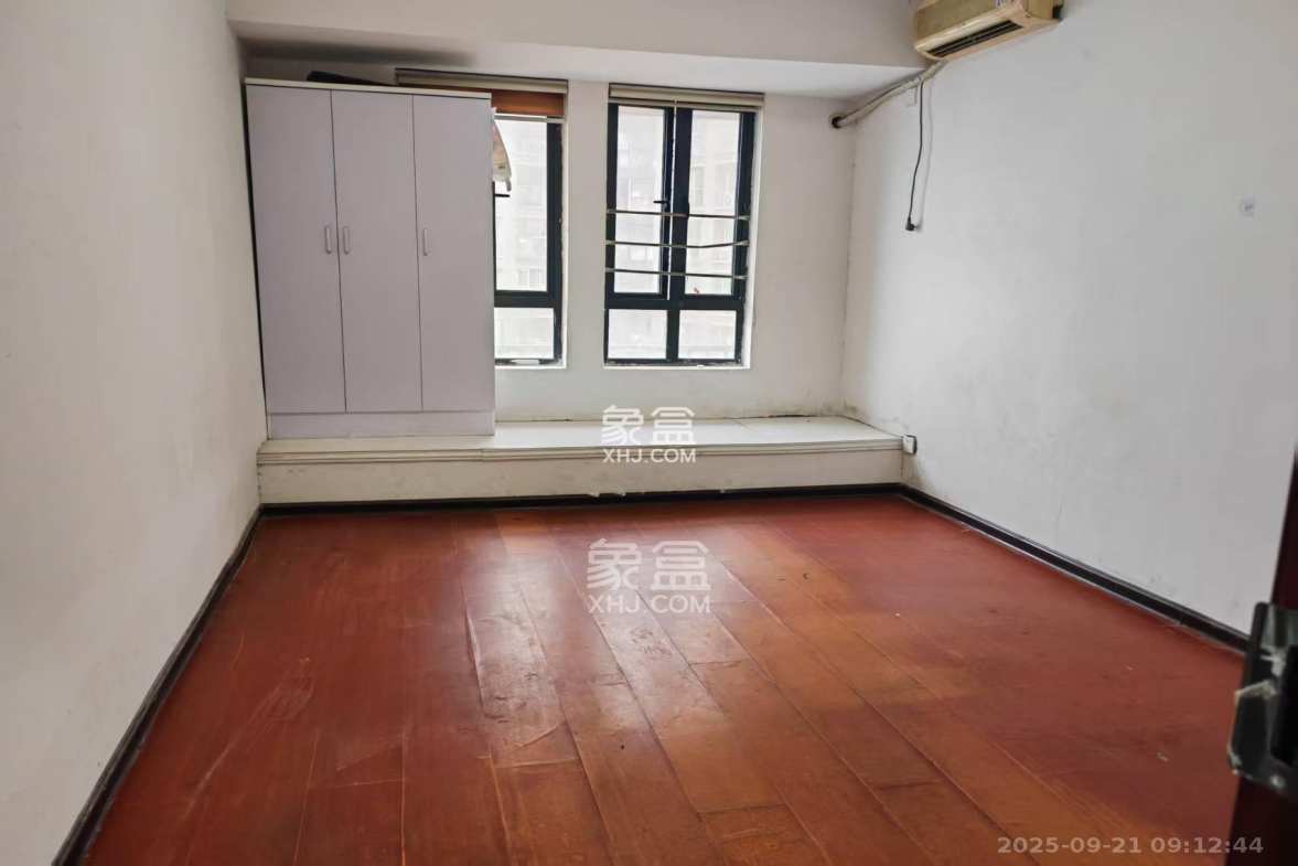 山水誉峰 4室2厅2卫 3500.0元/月 山水誉峰 4室2厅2卫 3500.0元/月室内图