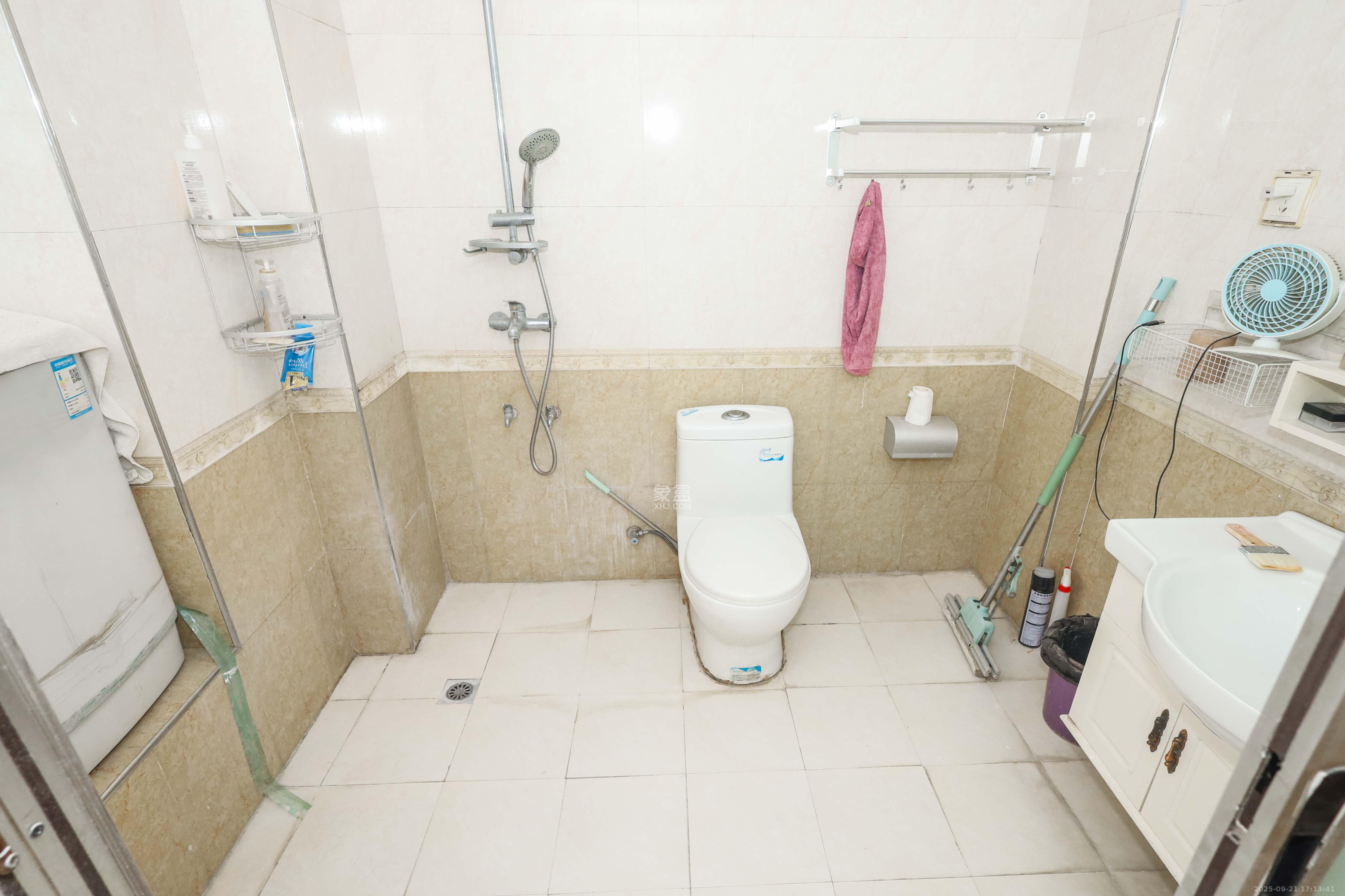 麓谷公馆(涉外国际公馆) 3室2厅2卫 95.0万 麓谷公馆(涉外国际公馆) 3室2厅2卫 95.0万卫生间