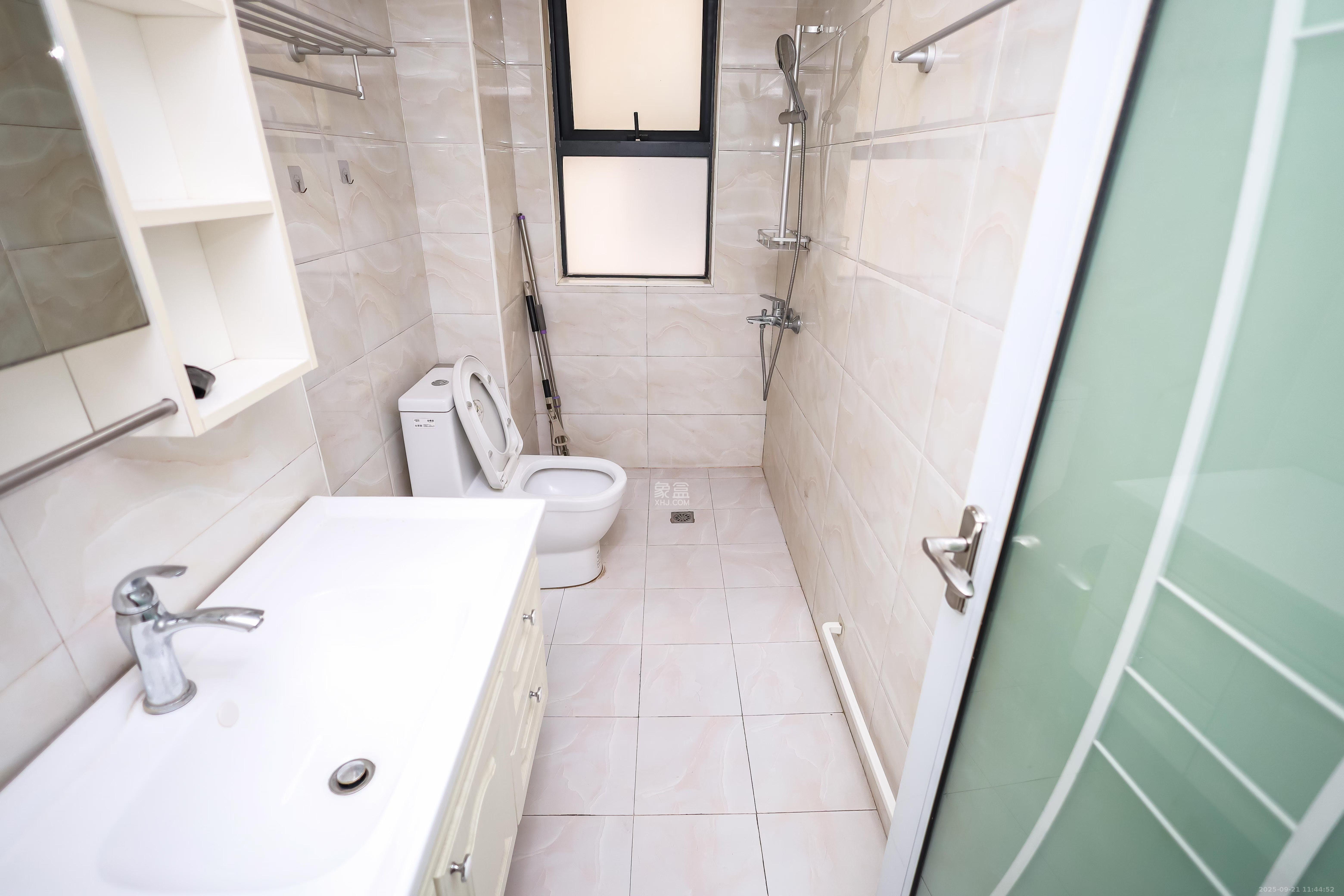 莱茵城 3室2厅1卫 2200.0元/月 莱茵城 3室2厅1卫 2200.0元/月室内图