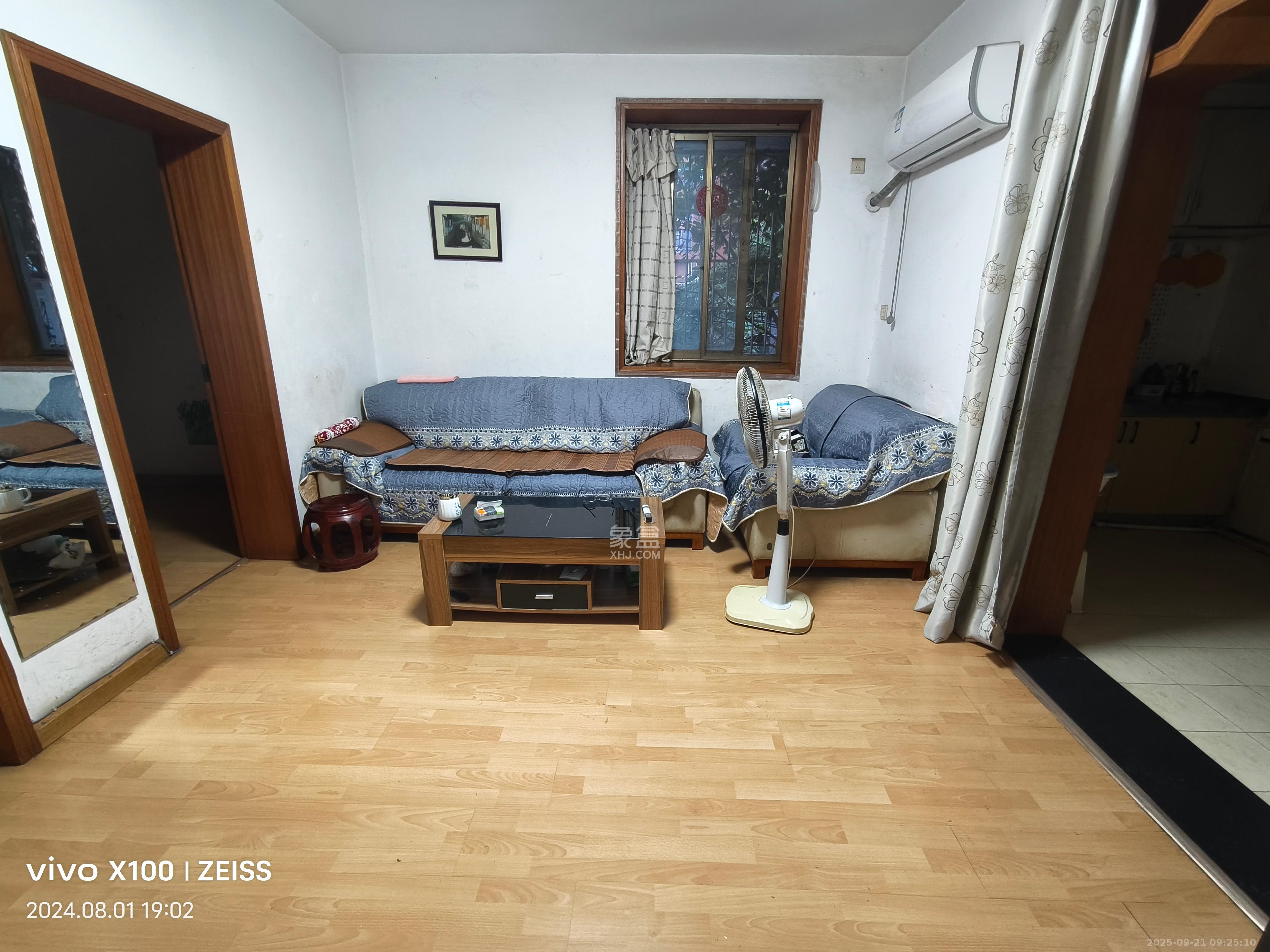 红旗区三片 2室1厅1卫 1400.0元/月 红旗区三片 2室1厅1卫 1400.0元/月室内图