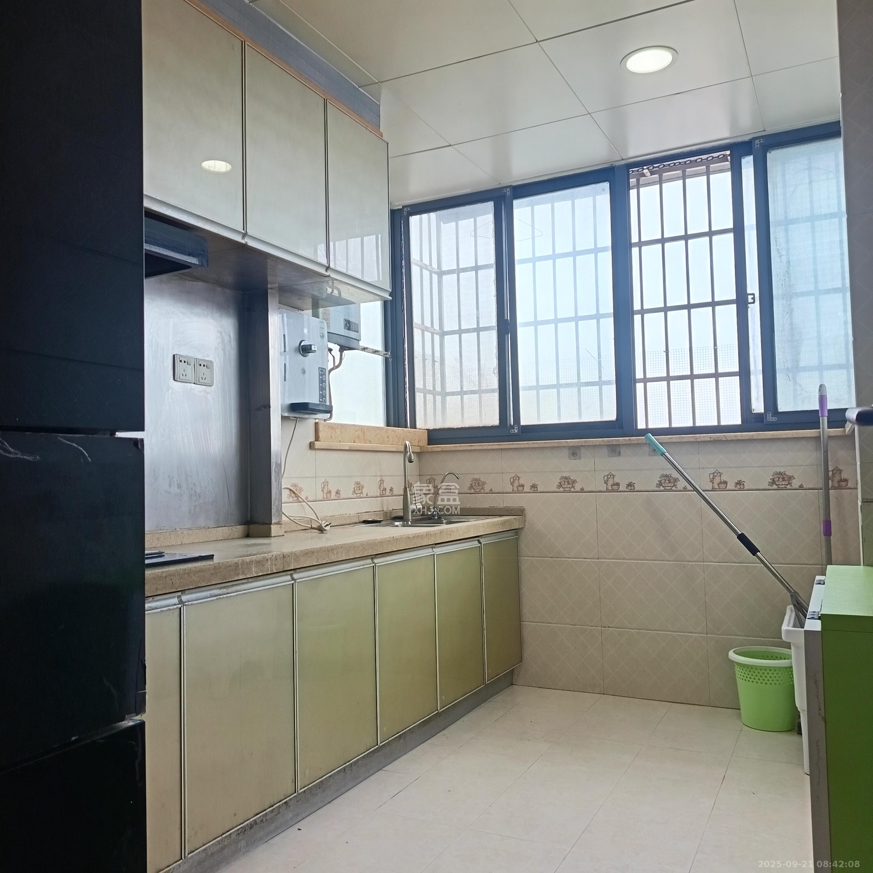 中国铁建国际城一期 3室2厅1卫 1600.0元/月 中国铁建国际城一期 3室2厅1卫 1600.0元/月室内图