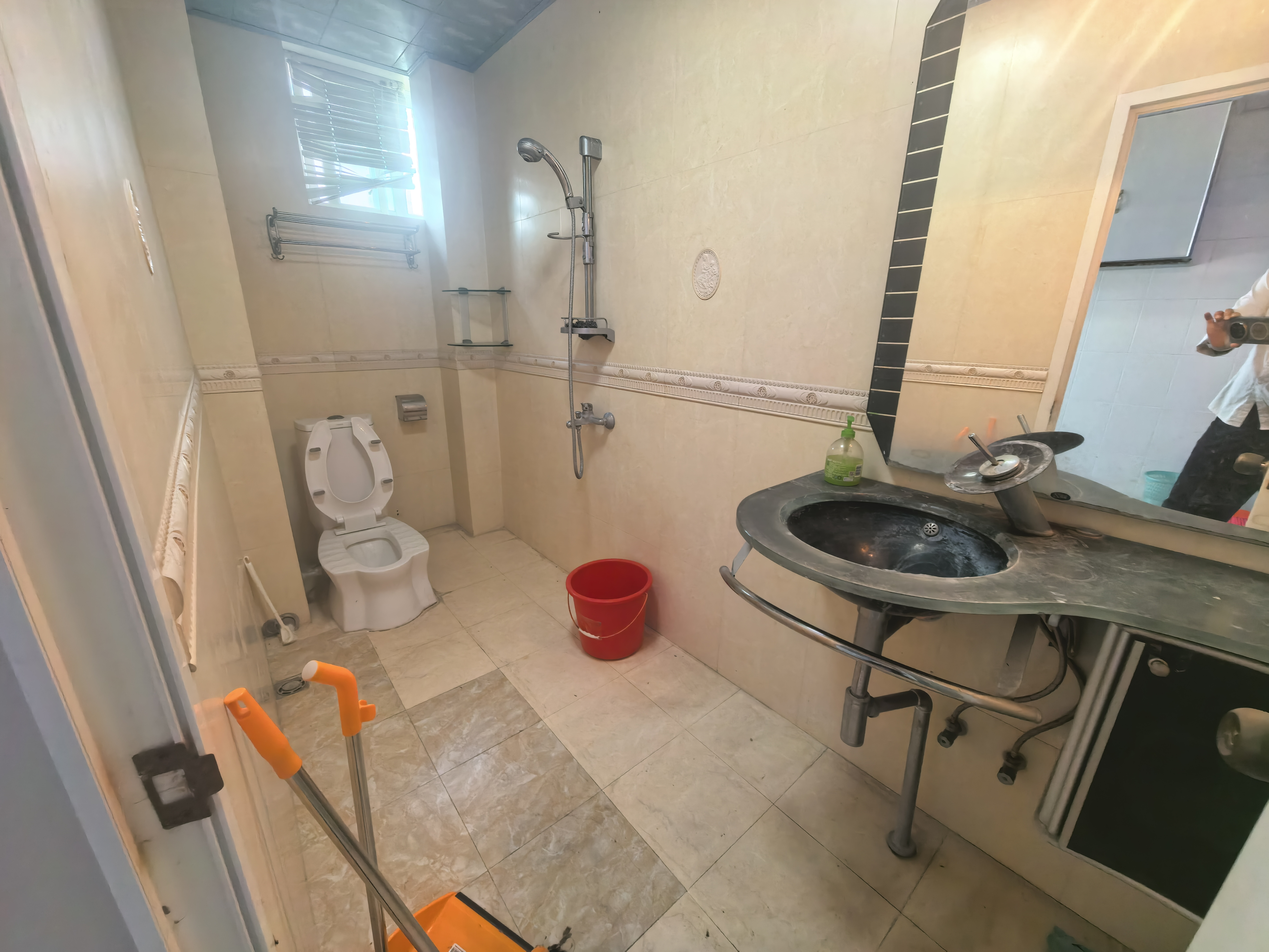 诚田大厦 3室2厅2卫 2500.0元/月 诚田大厦 3室2厅2卫 2500.0元/月室内图