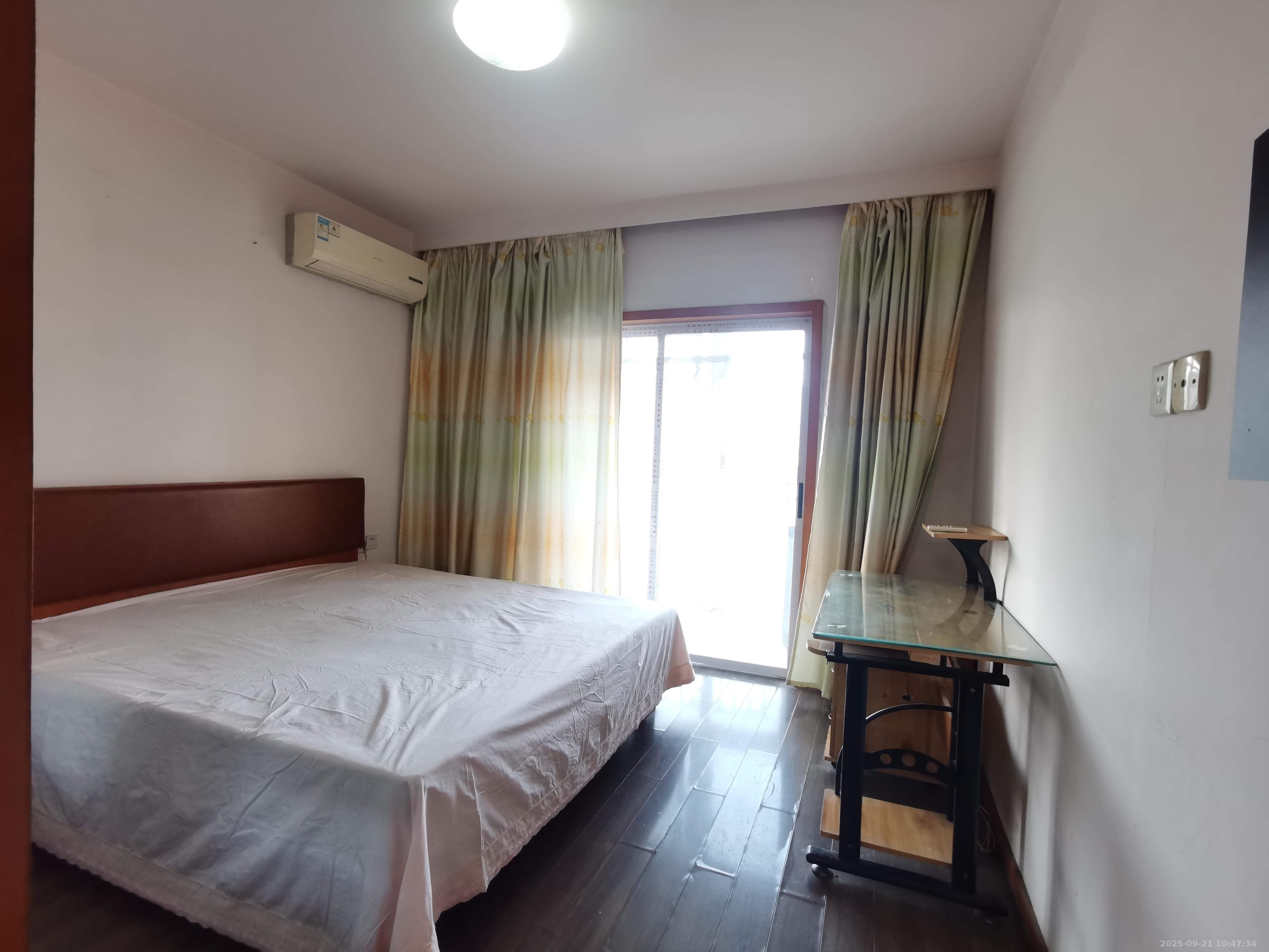 枫林美景  2室2厅1卫    2100.0元/月室内图