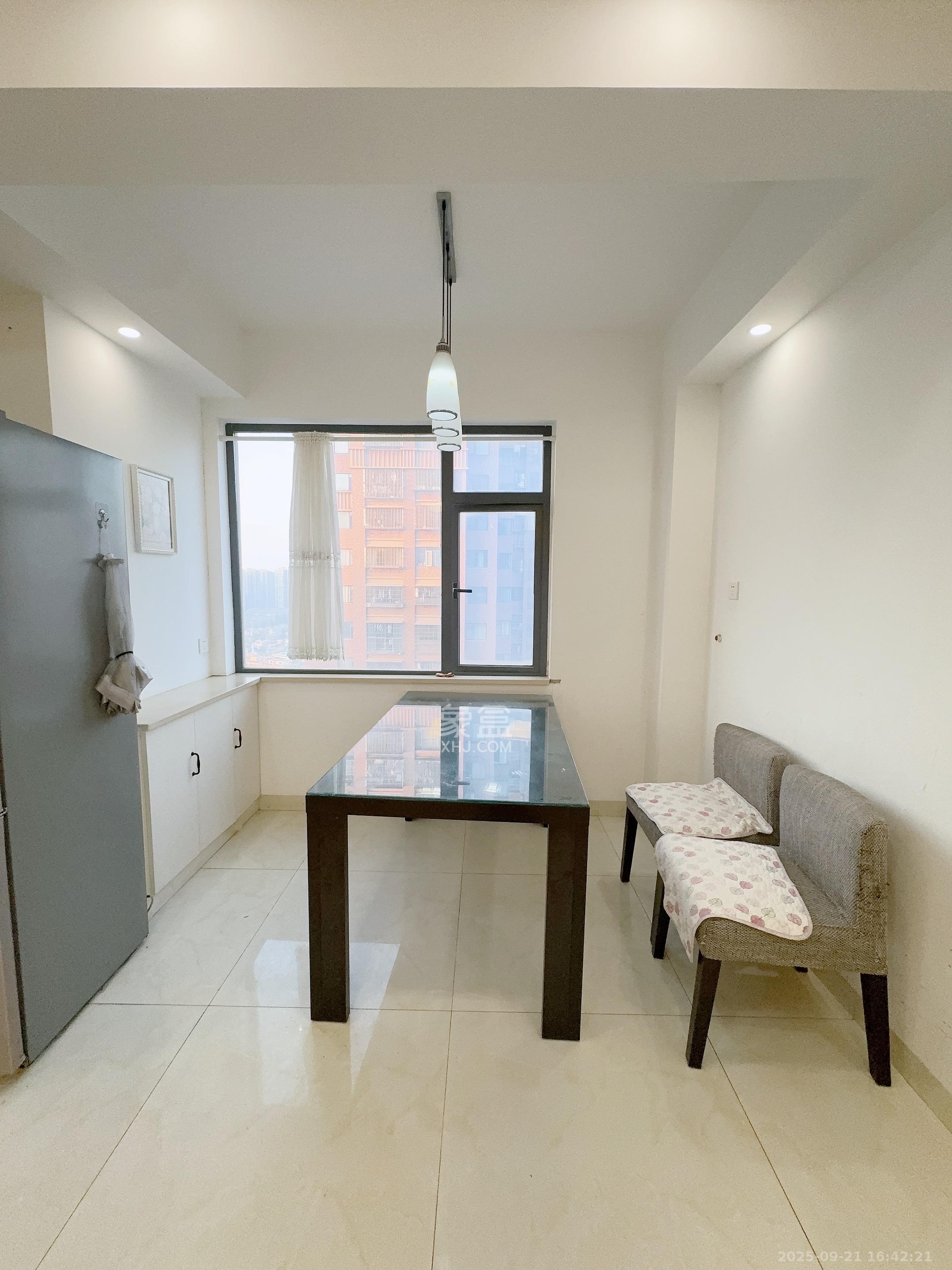 月亮湾草莓街区一、二期 4室2厅1卫 2100.0元/月 月亮湾草莓街区一、二期 4室2厅1卫 2100.0元/月室内图