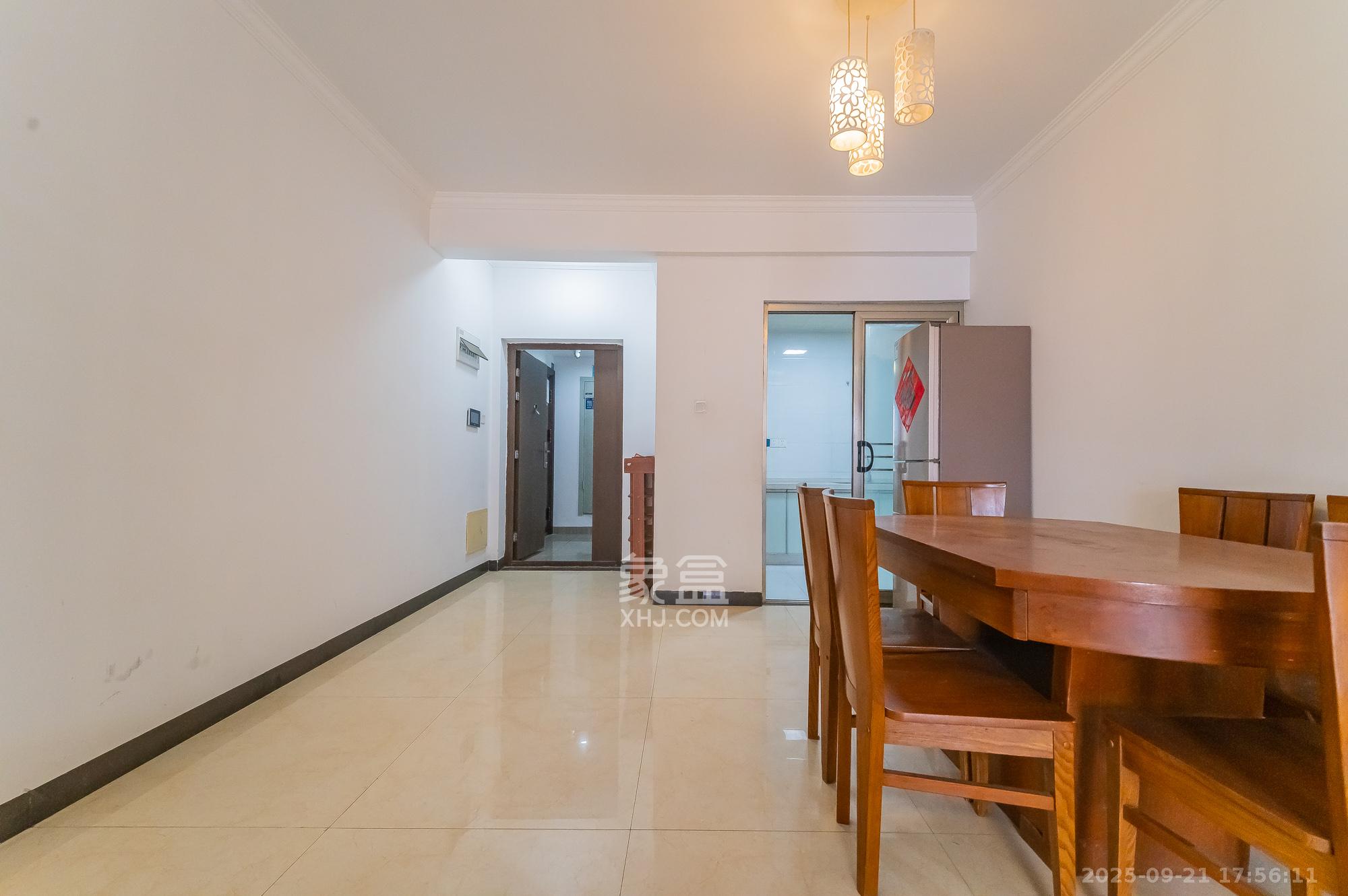 未来漫城  3室1厅1卫    89.8万客厅