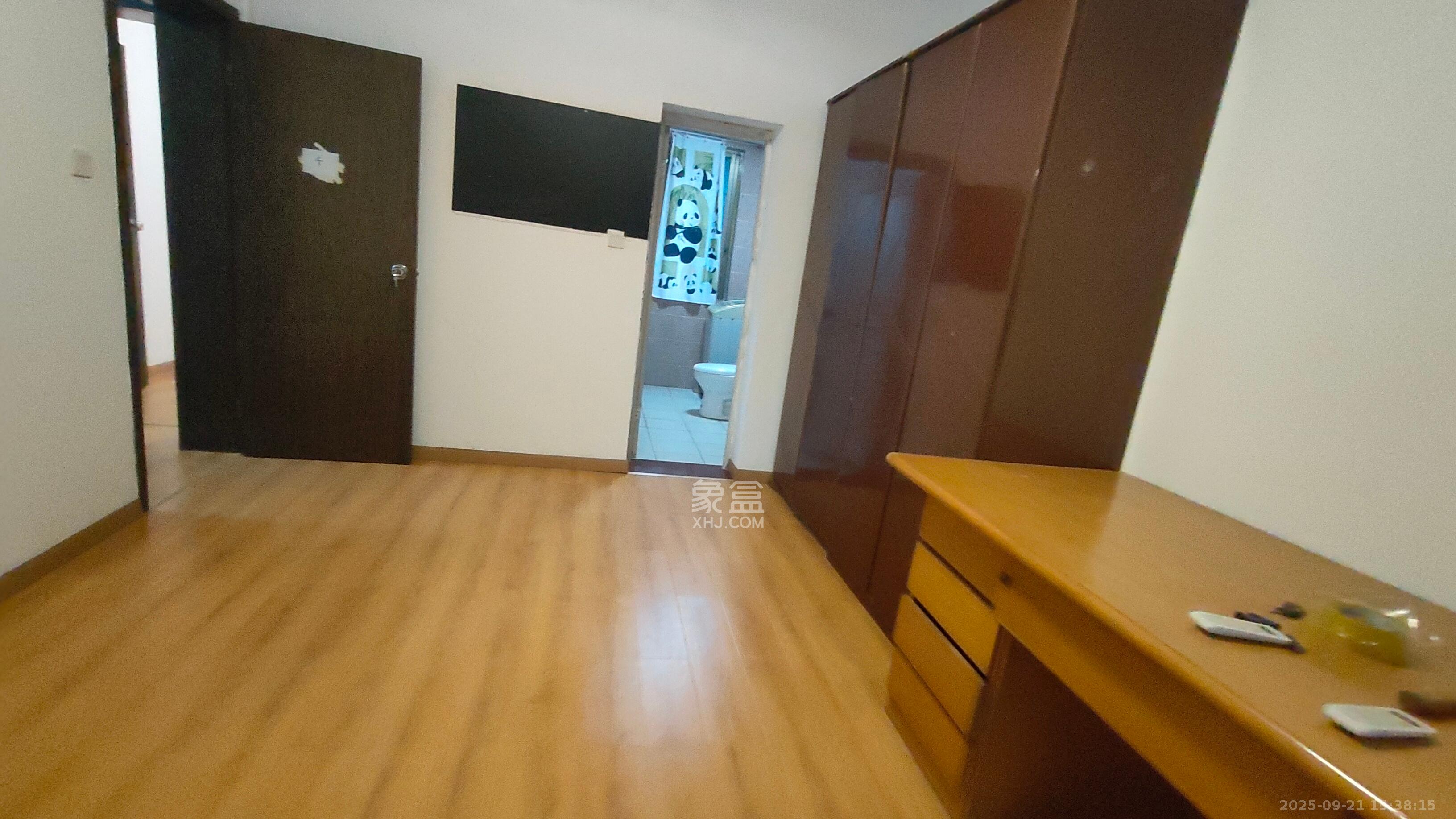 科教新村  4室2厅1卫    3000.0元/月室内图