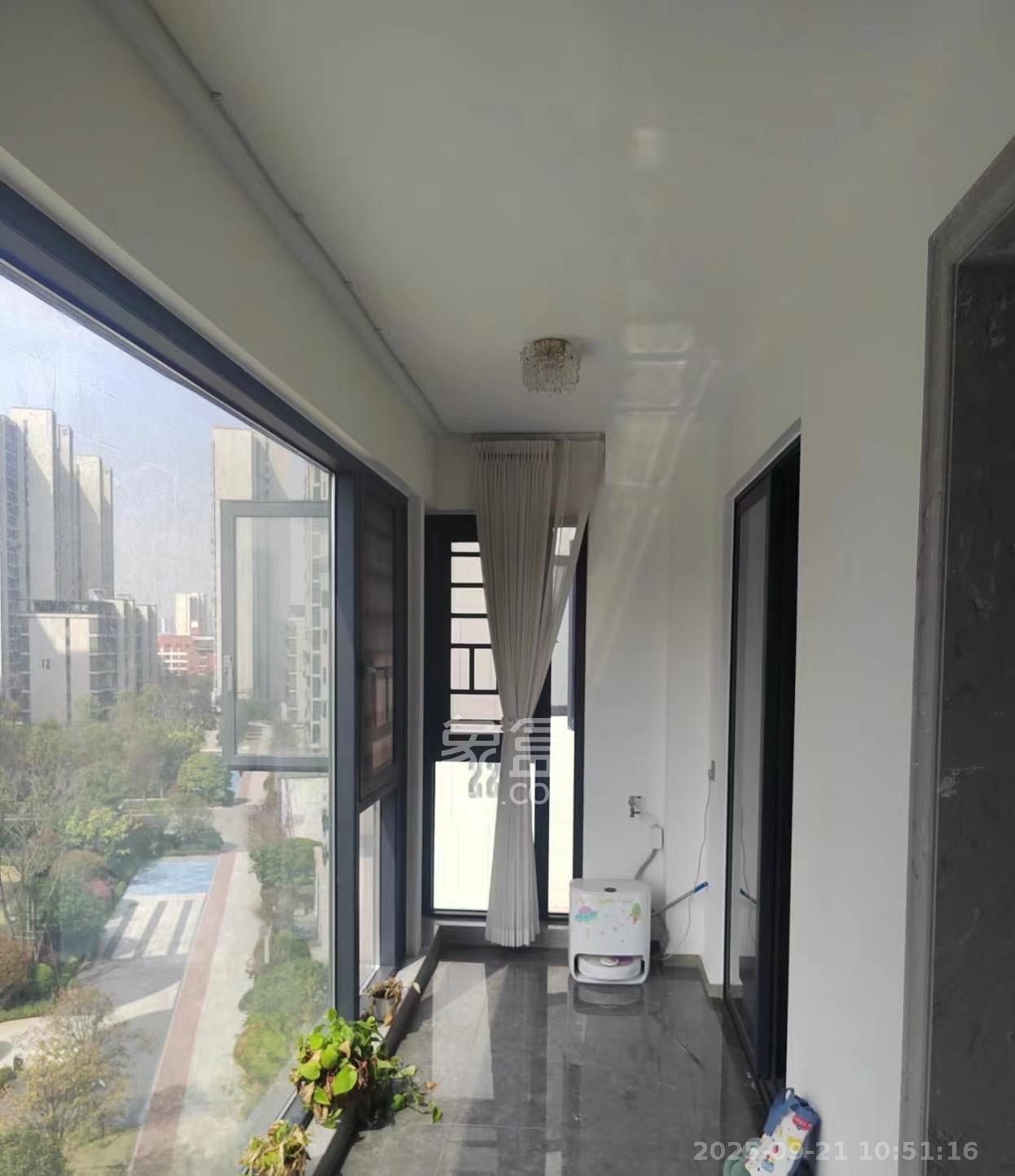 中海阅麓山一期  4室2厅1卫    5000.0元/月室内图