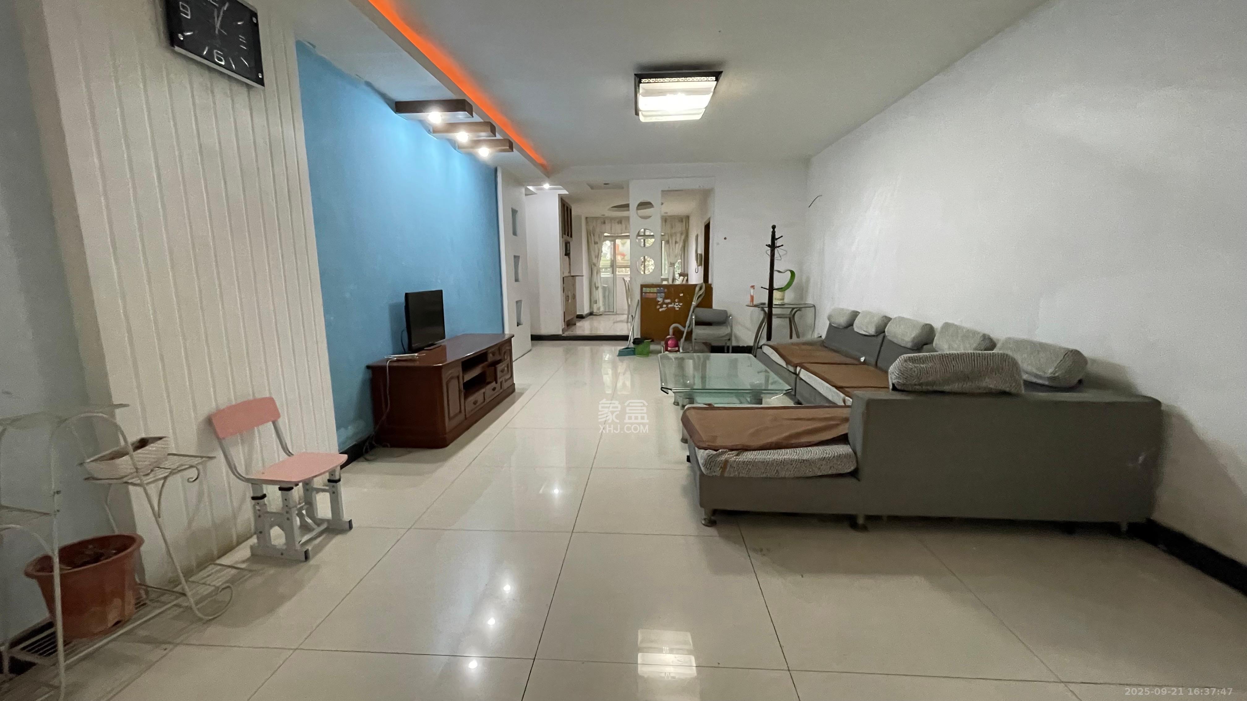 联通小区（瑞丽园）  3室2厅2卫    2100.0元/月室内图