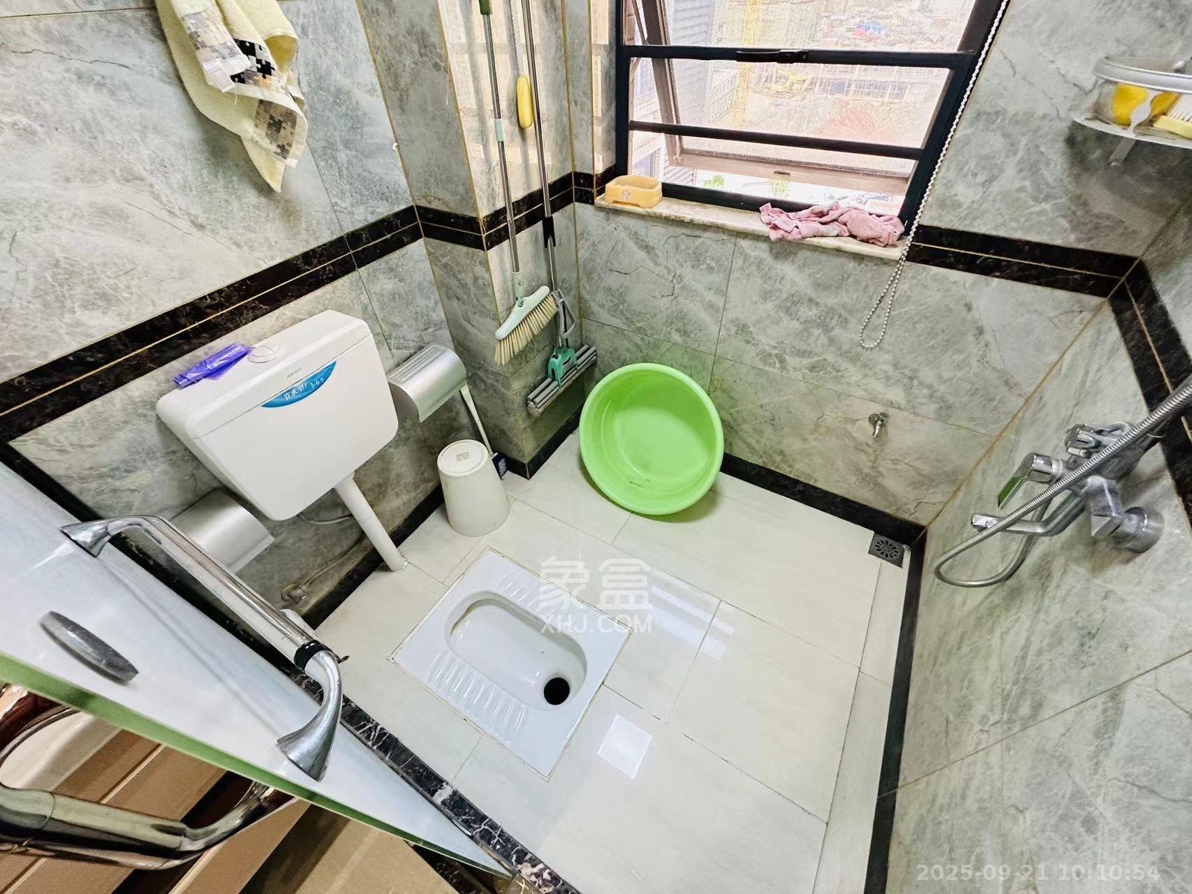 慢步江湾  4室2厅1卫    3200.0元/月室内图