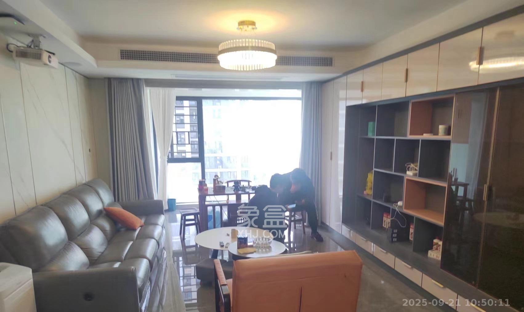 中海阅麓山一期 4室2厅1卫 5000.0元/月 中海阅麓山一期 4室2厅1卫 5000.0元/月室内图