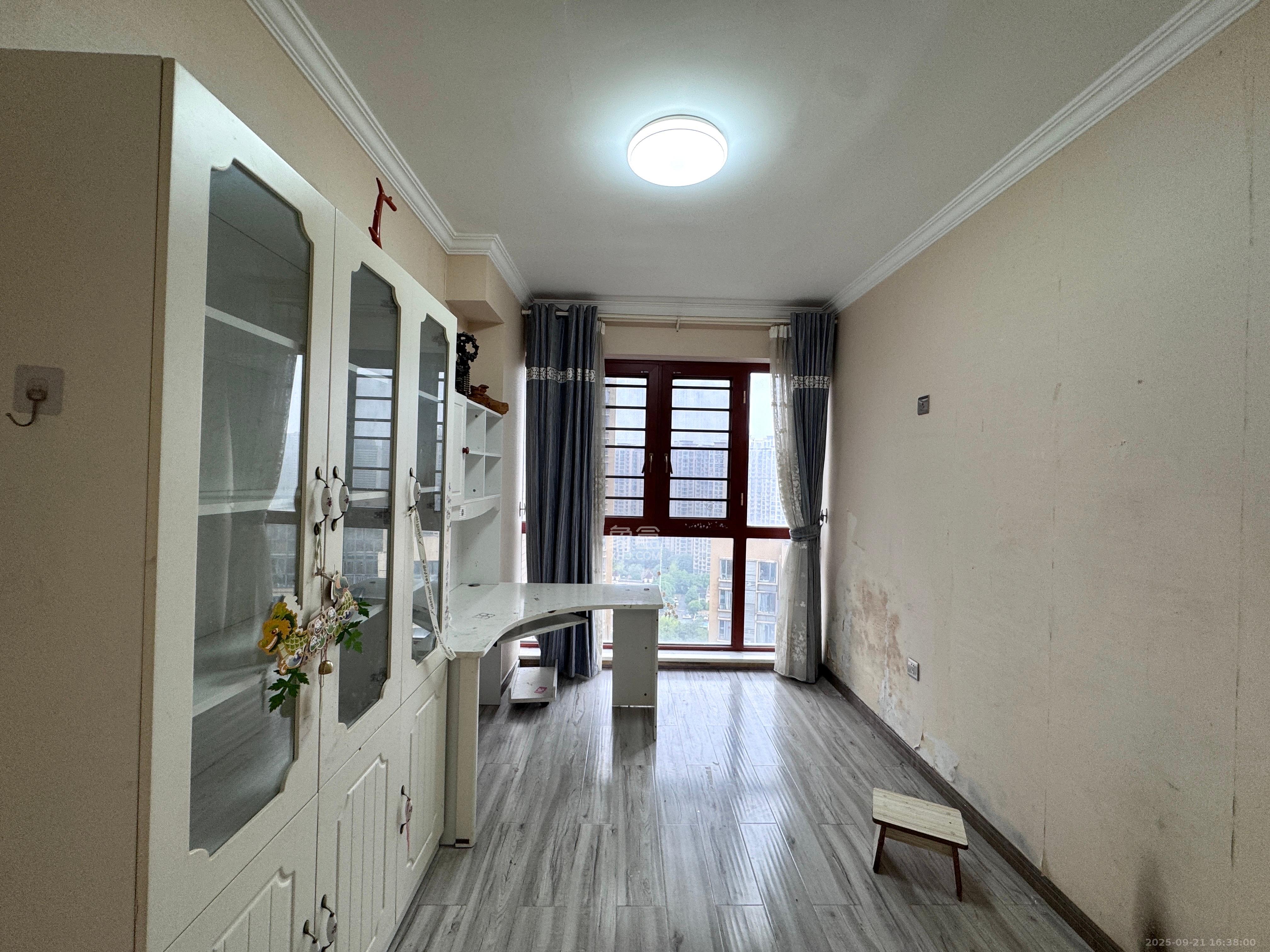 鑫远御文台一期 4室2厅2卫 3500.0元/月 鑫远御文台一期 4室2厅2卫 3500.0元/月室内图