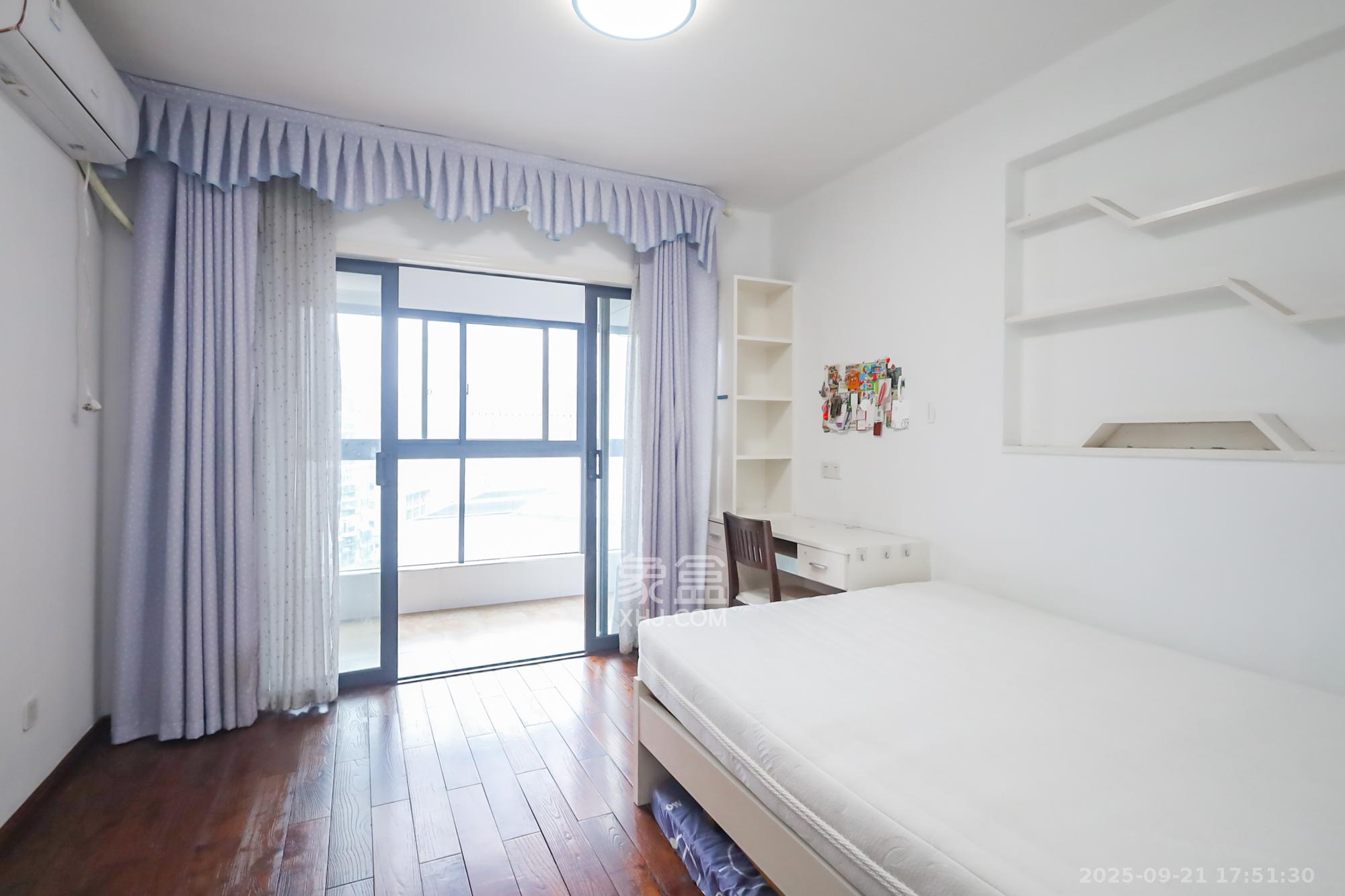 景秀江山  3室2厅2卫    149.5万 景秀江山  3室2厅2卫    149.5万卧室