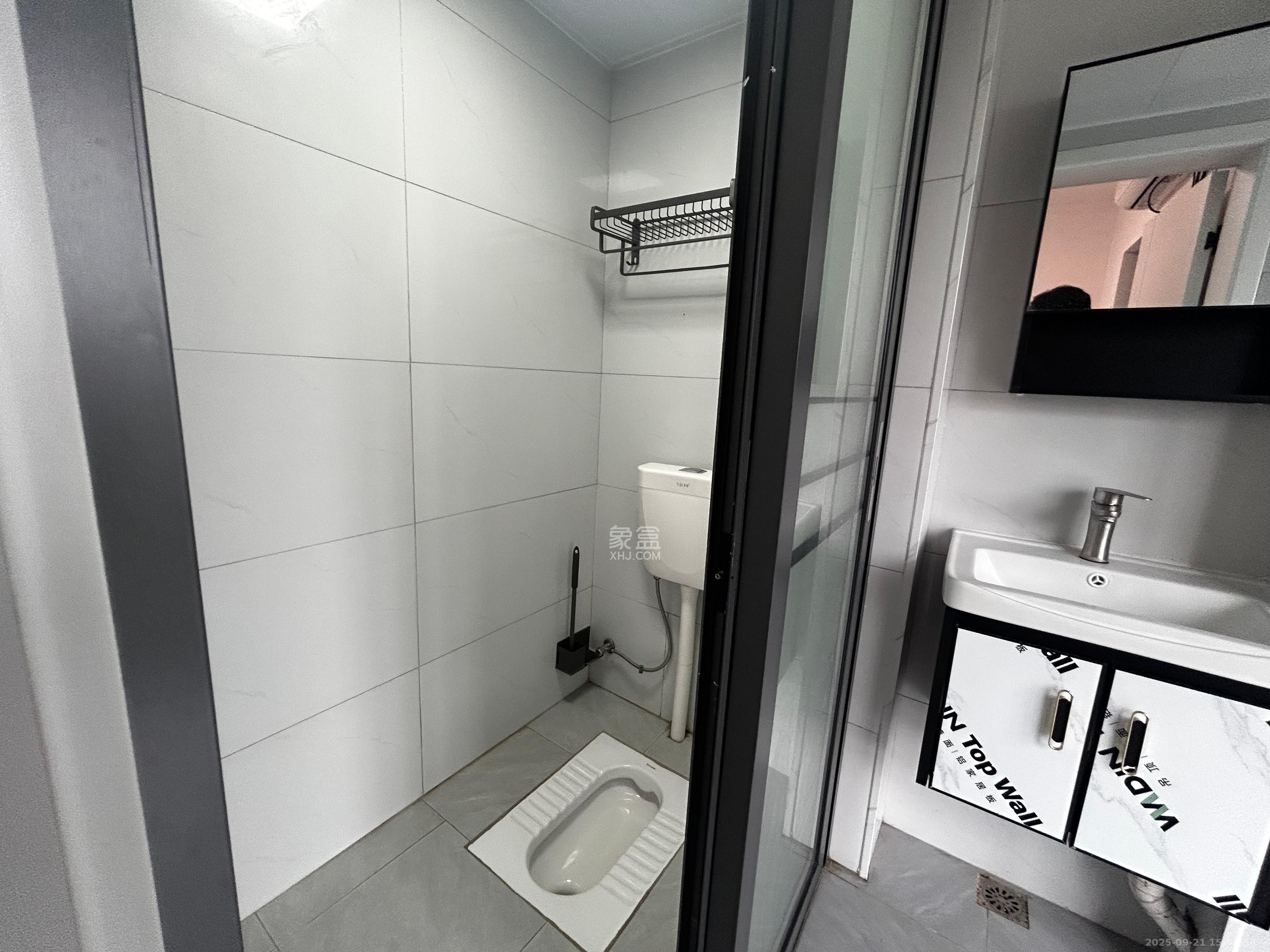 和润园三期 1室1厅1卫 1900.0元/月 和润园三期 1室1厅1卫 1900.0元/月室内图