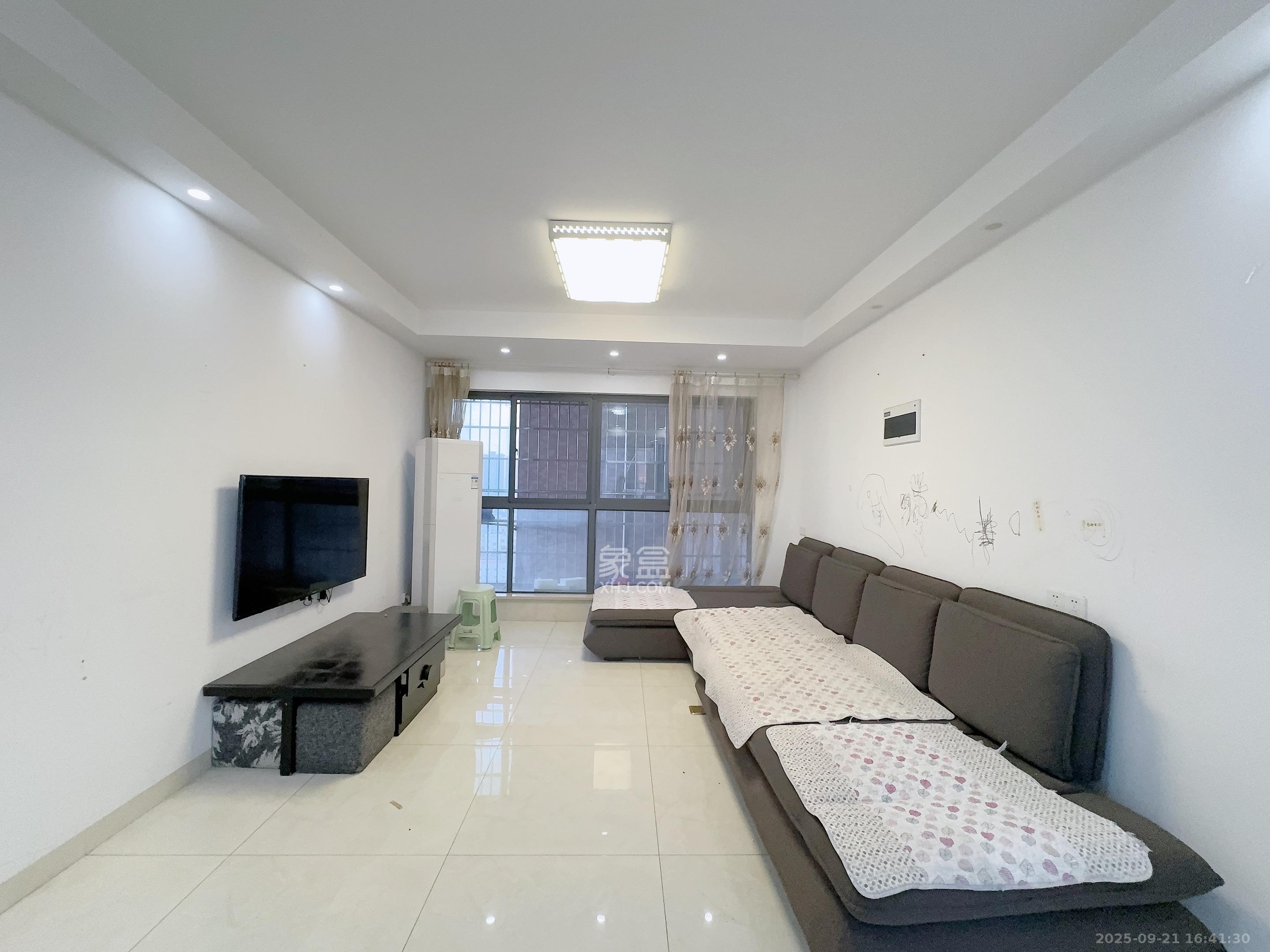 月亮湾草莓街区一、二期 4室2厅1卫 2100.0元/月 月亮湾草莓街区一、二期 4室2厅1卫 2100.0元/月室内图