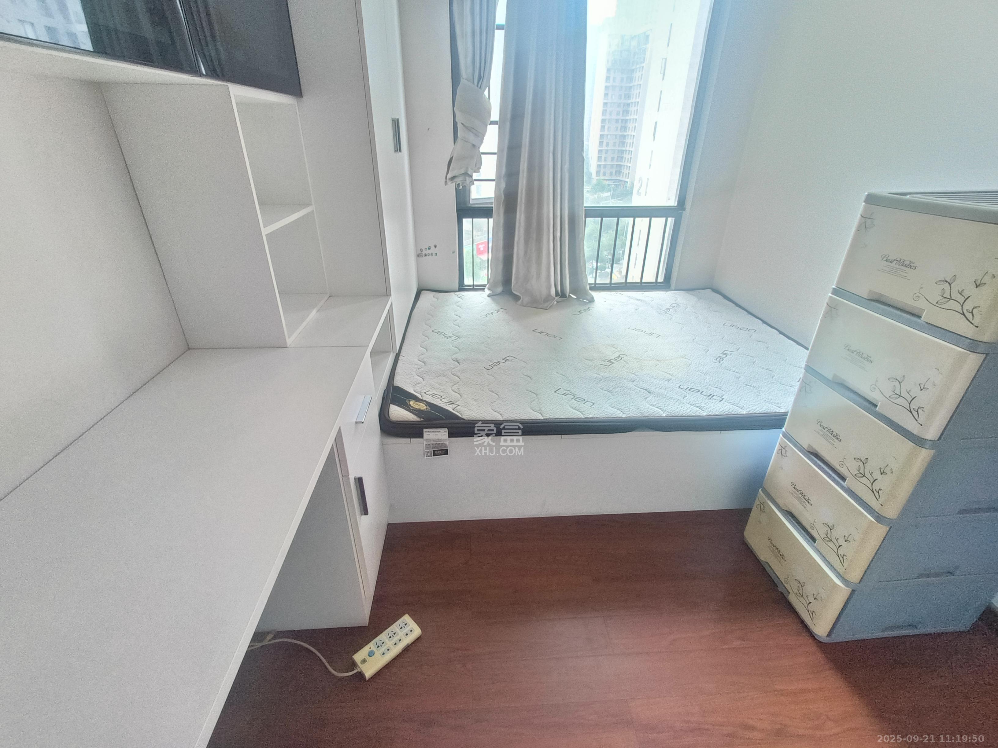 万科城 3室2厅1卫 2400.0元/月 万科城 3室2厅1卫 2400.0元/月室内图