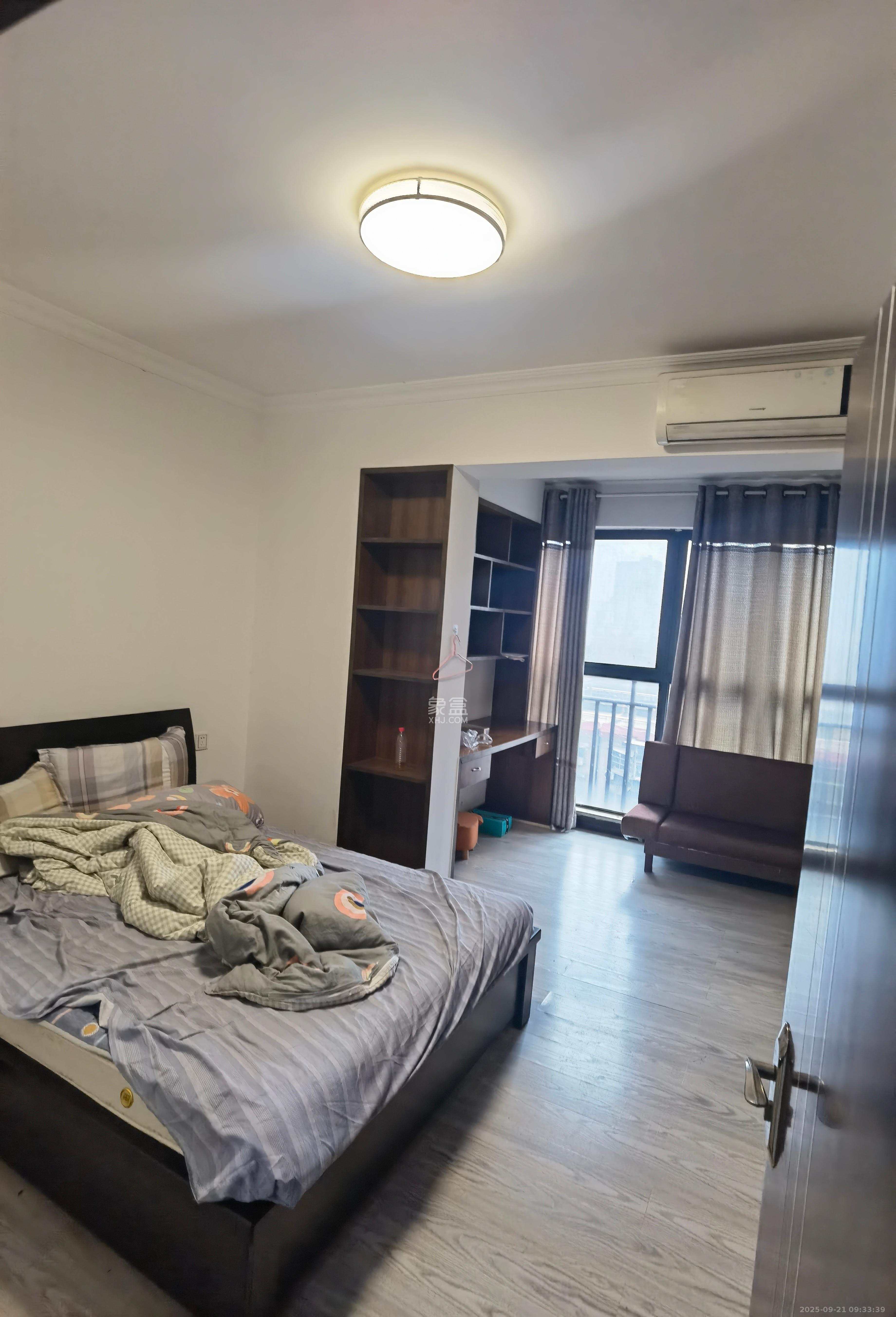 百纳广场(百纳公寓) 3室2厅1卫 2800.0元/月 百纳广场(百纳公寓) 3室2厅1卫 2800.0元/月室内图