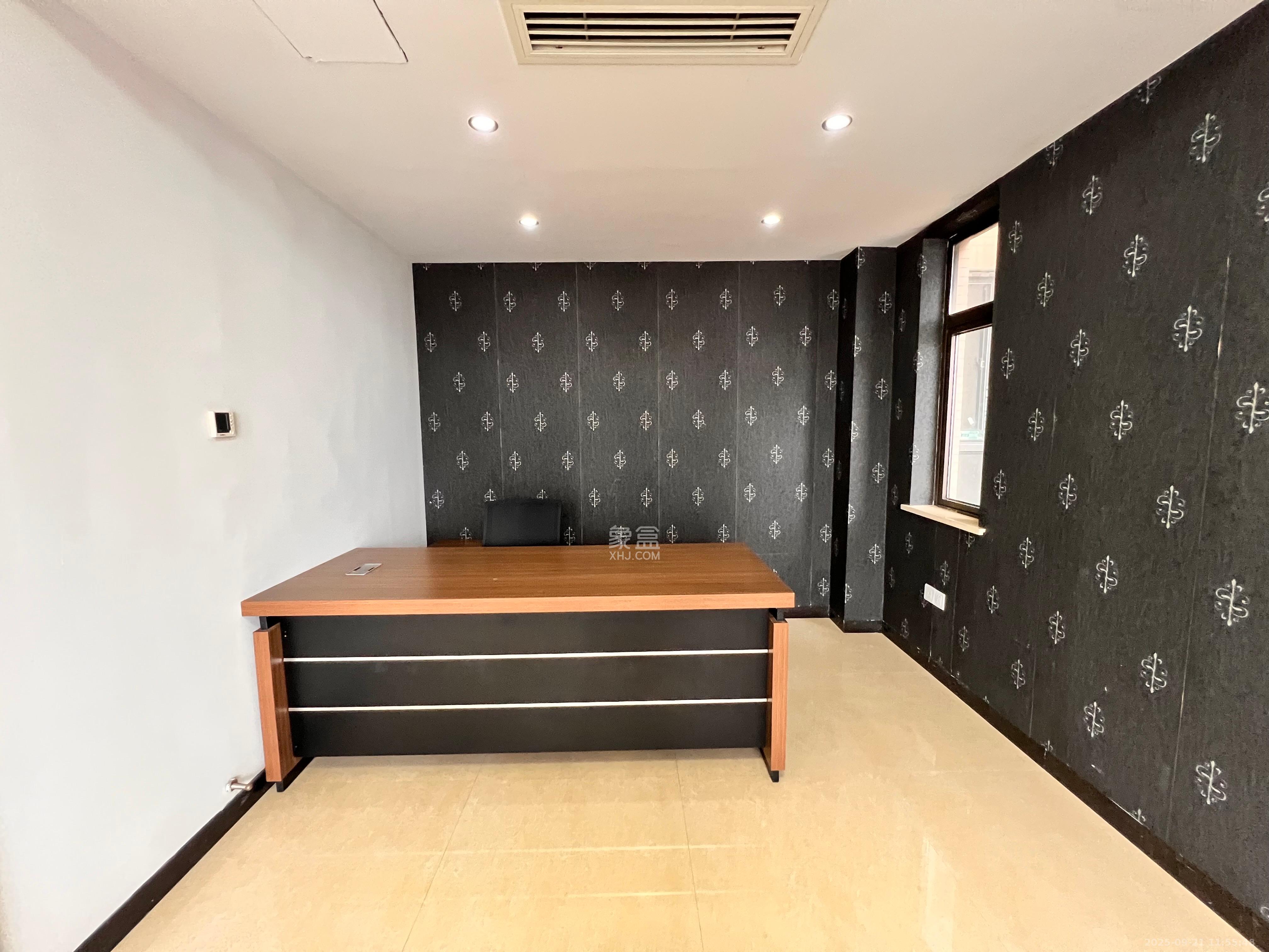 华晨国际公馆  2室1厅1卫    3300.0元/月室内图