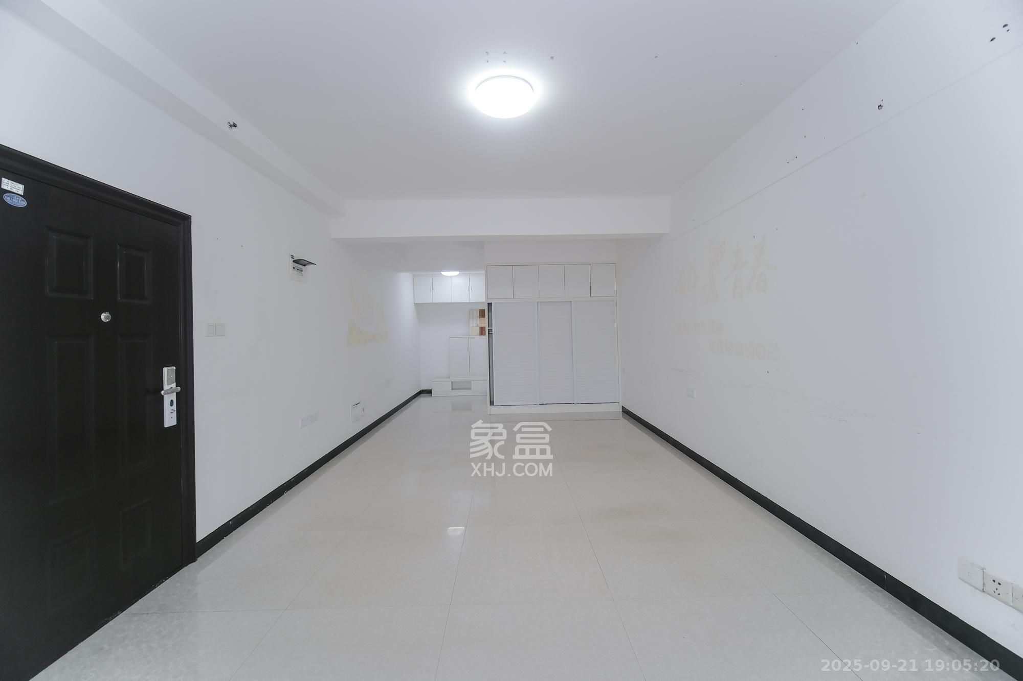 山水湾 1室1厅1卫 32.8万 山水湾 1室1厅1卫 32.8万客厅