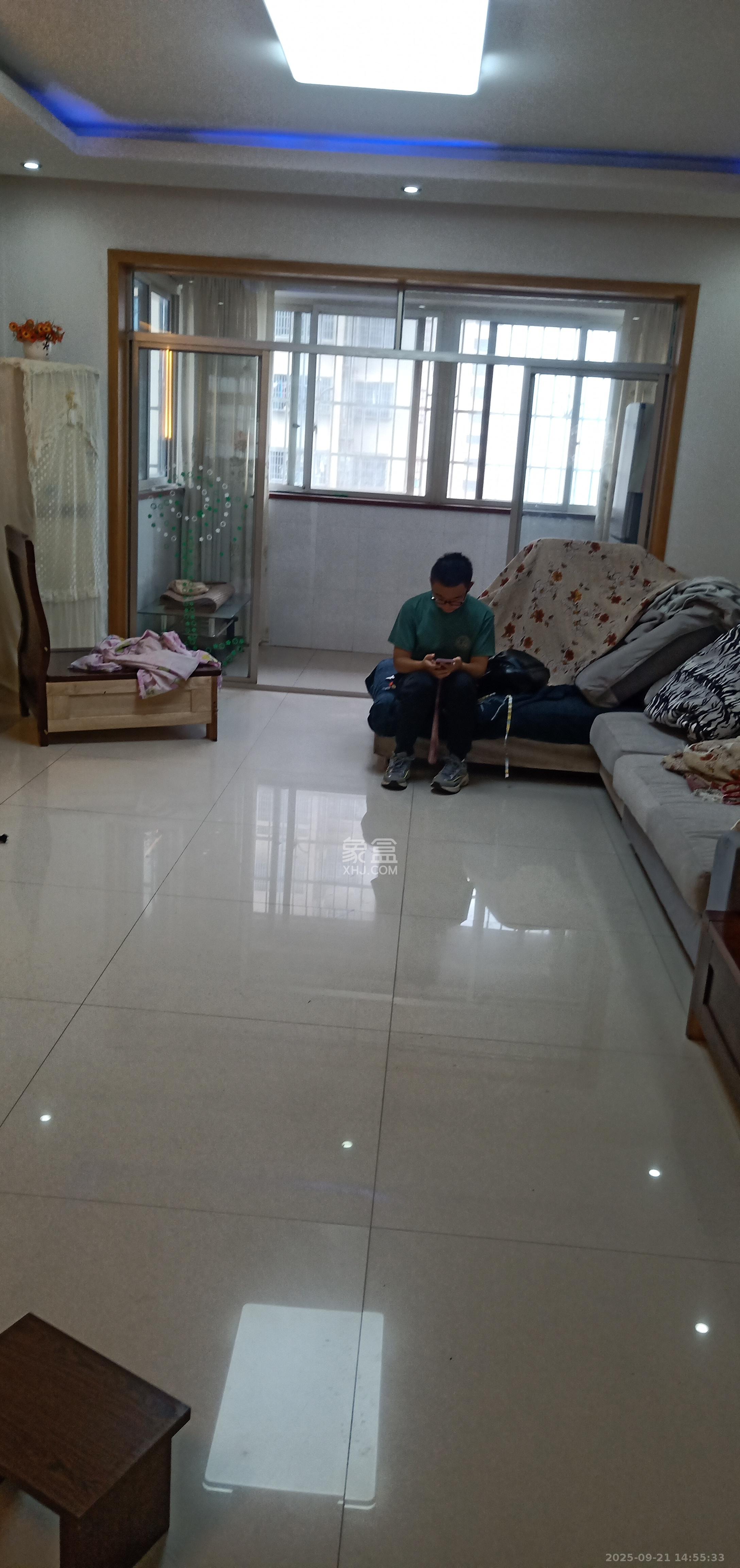 广角之恋(睿智园) 1室0厅0卫 1700.0元/月 广角之恋(睿智园) 1室0厅0卫 1700.0元/月室内图