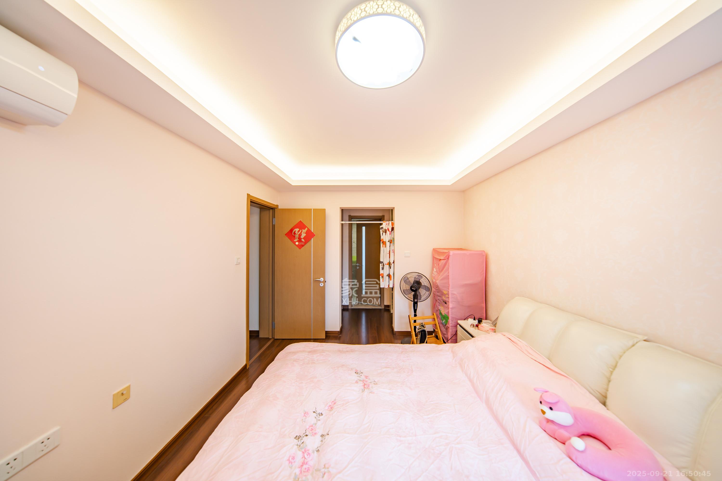 万科白鹭郡  3室2厅2卫    125.0万卧室