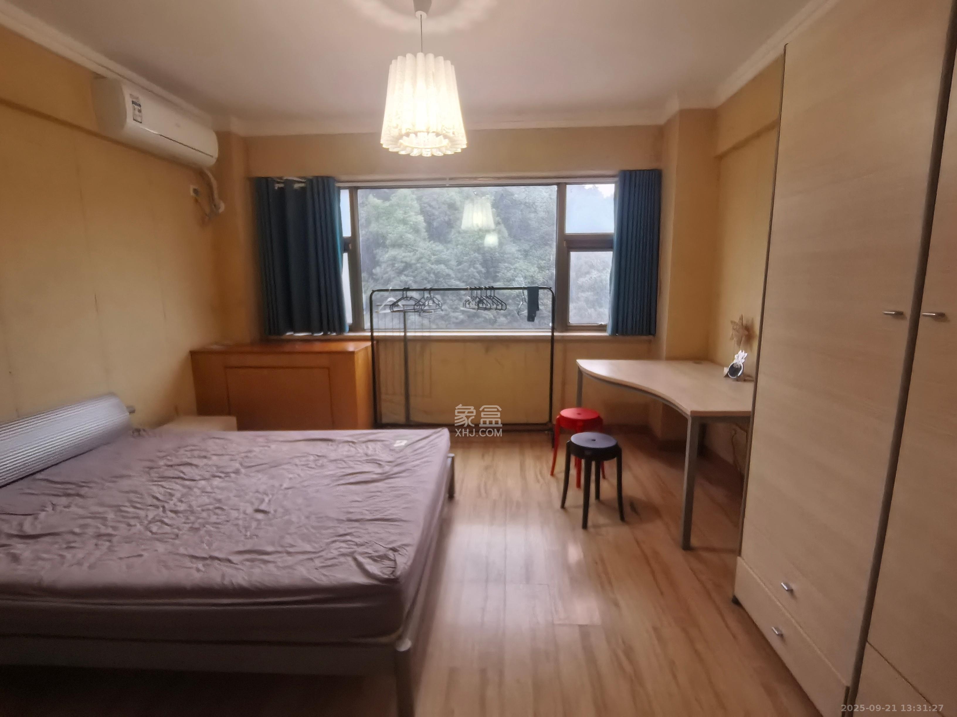 麓谷坐标  1室1厅1卫    1300.0元/月室内图