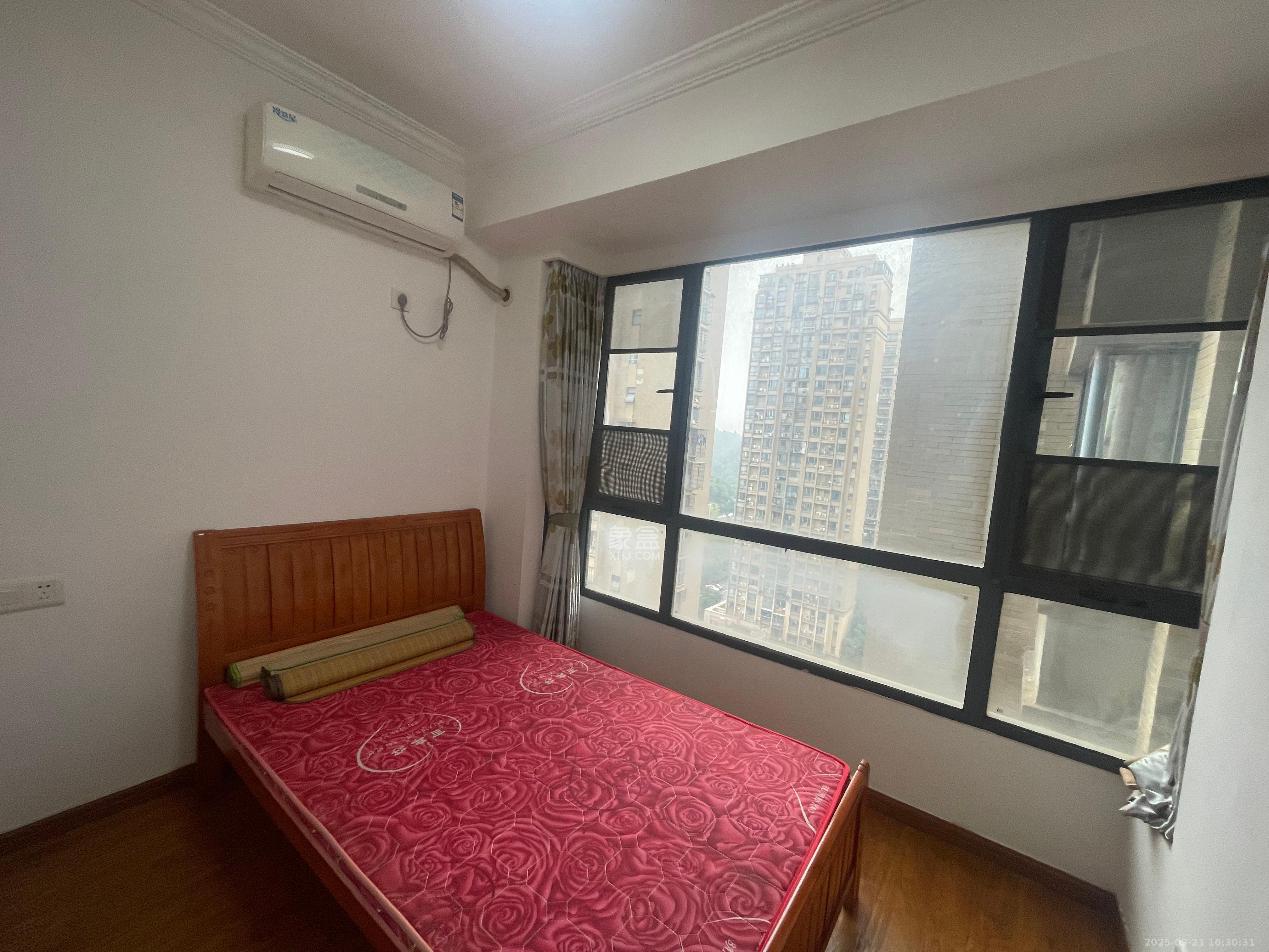 秀峰景园(领秀峰) 1室2厅1卫 2350.0元/月 秀峰景园(领秀峰) 1室2厅1卫 2350.0元/月室内图