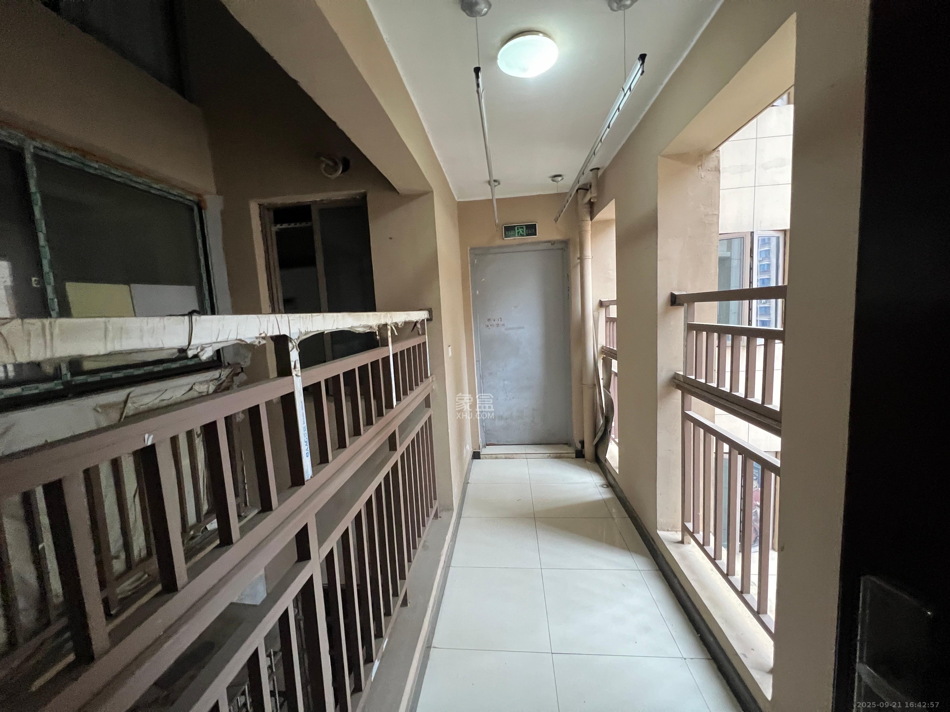 世茂铂翠湾二期 3室2厅1卫 2800.0元/月 世茂铂翠湾二期 3室2厅1卫 2800.0元/月室内图