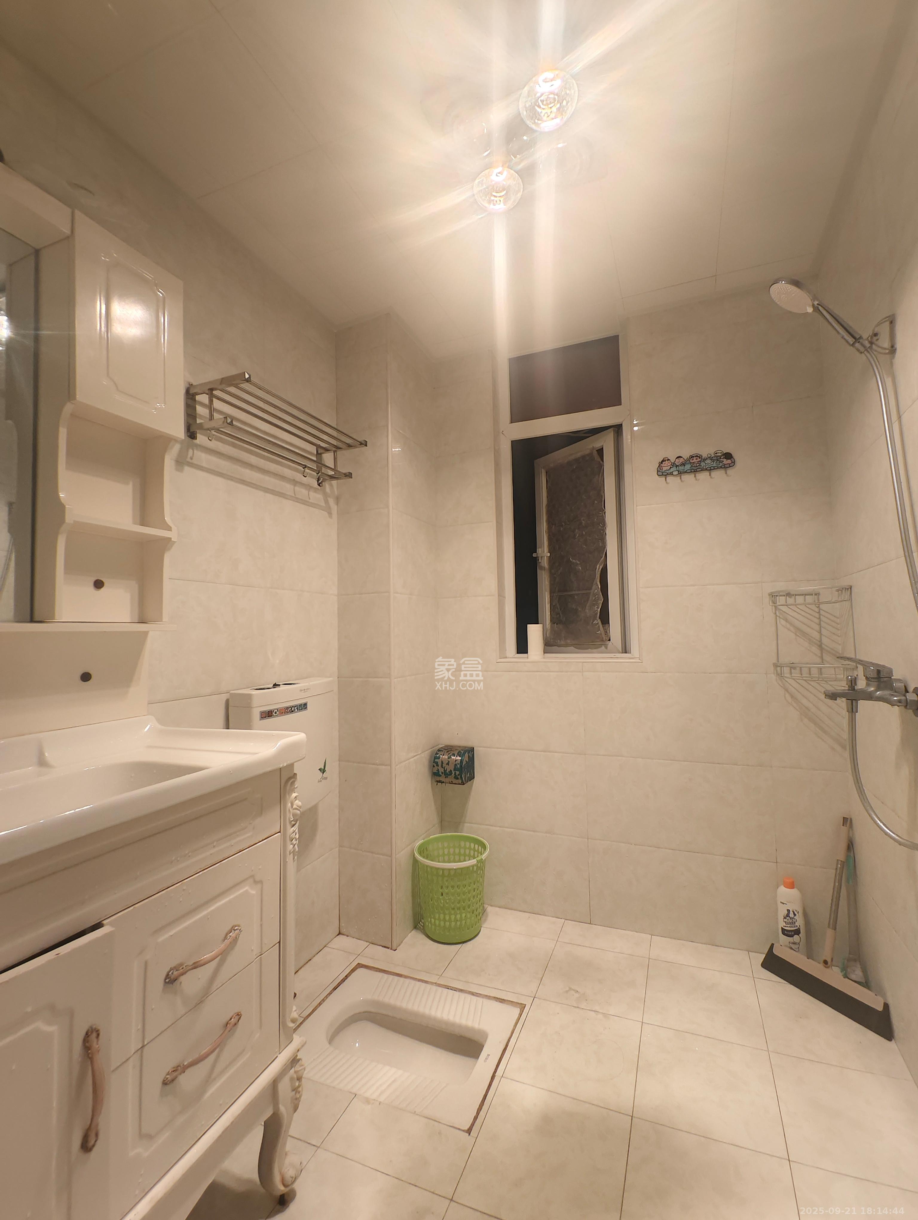 和悦城(蟠龙景苑) 3室2厅1卫 1700.0元/月 和悦城(蟠龙景苑) 3室2厅1卫 1700.0元/月室内图