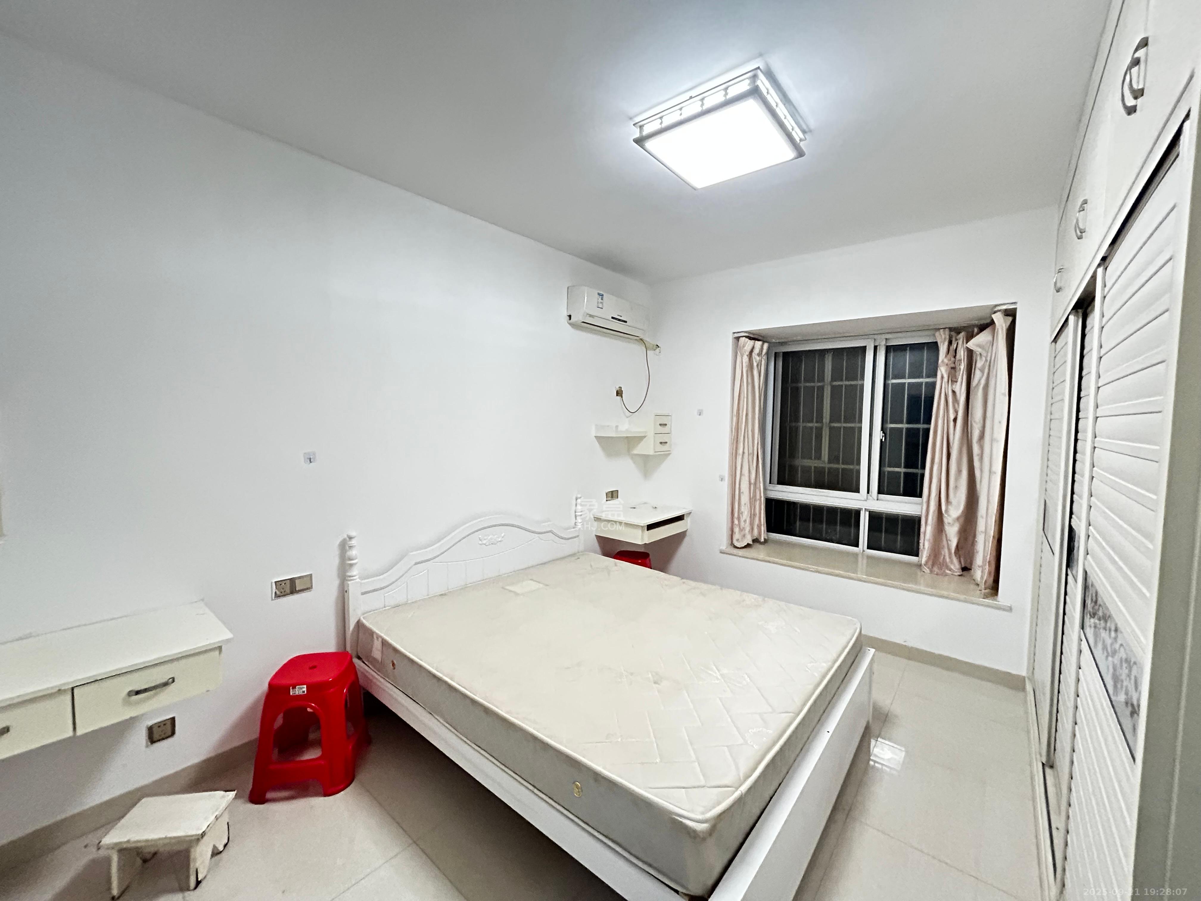 楚天世纪城东苑  4室2厅2卫    2200.0元/月室内图