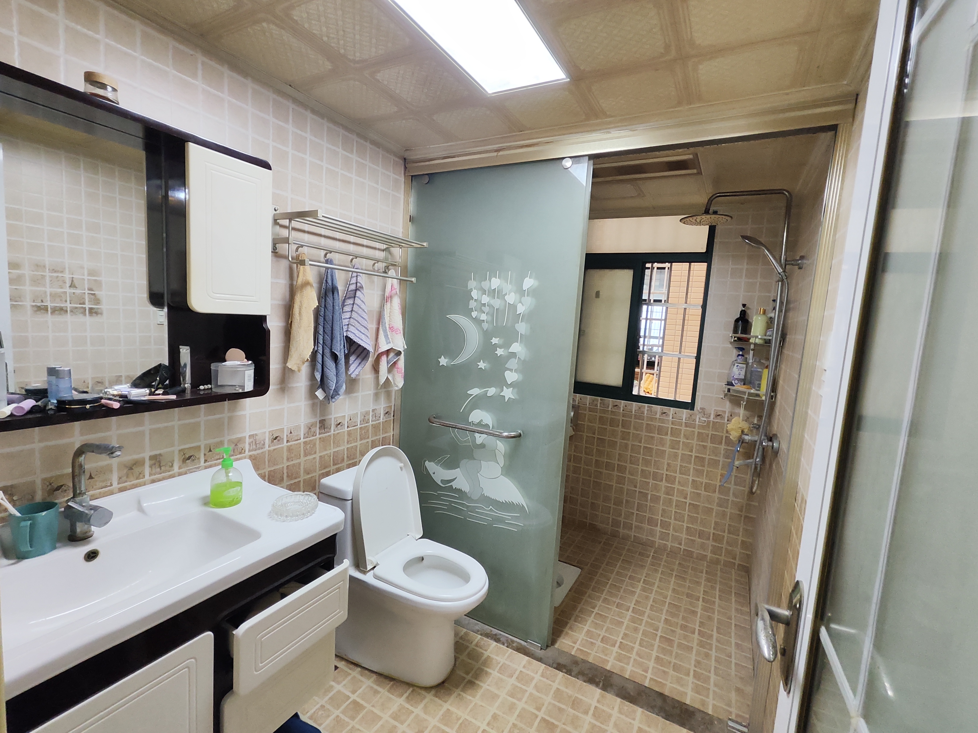 上尚城  3室2厅1卫    99.8万 上尚城  3室2厅1卫    99.8万客厅