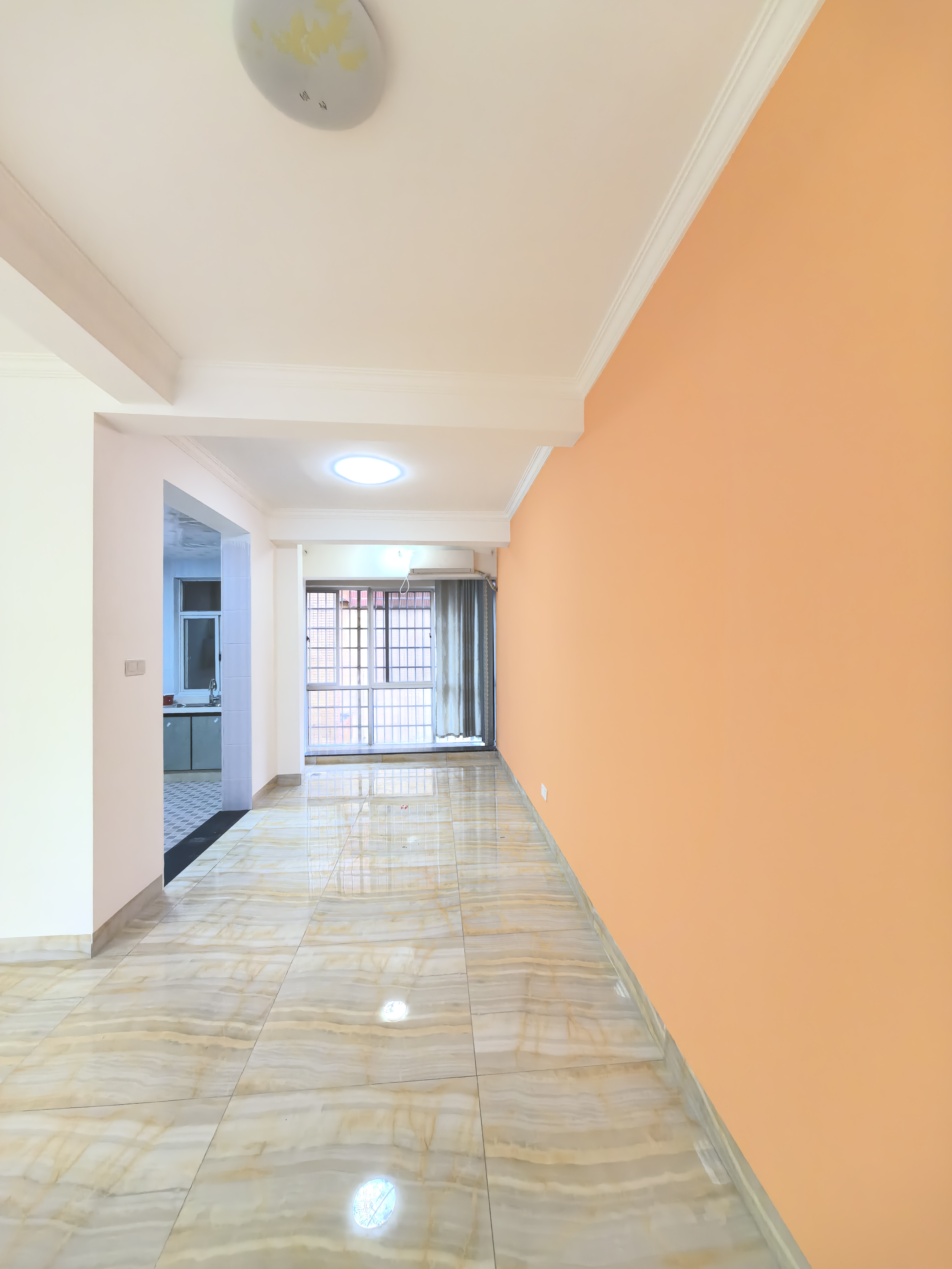 千里红小区(京明时代广场) 3室2厅2卫 72.8万 千里红小区(京明时代广场) 3室2厅2卫 72.8万客厅