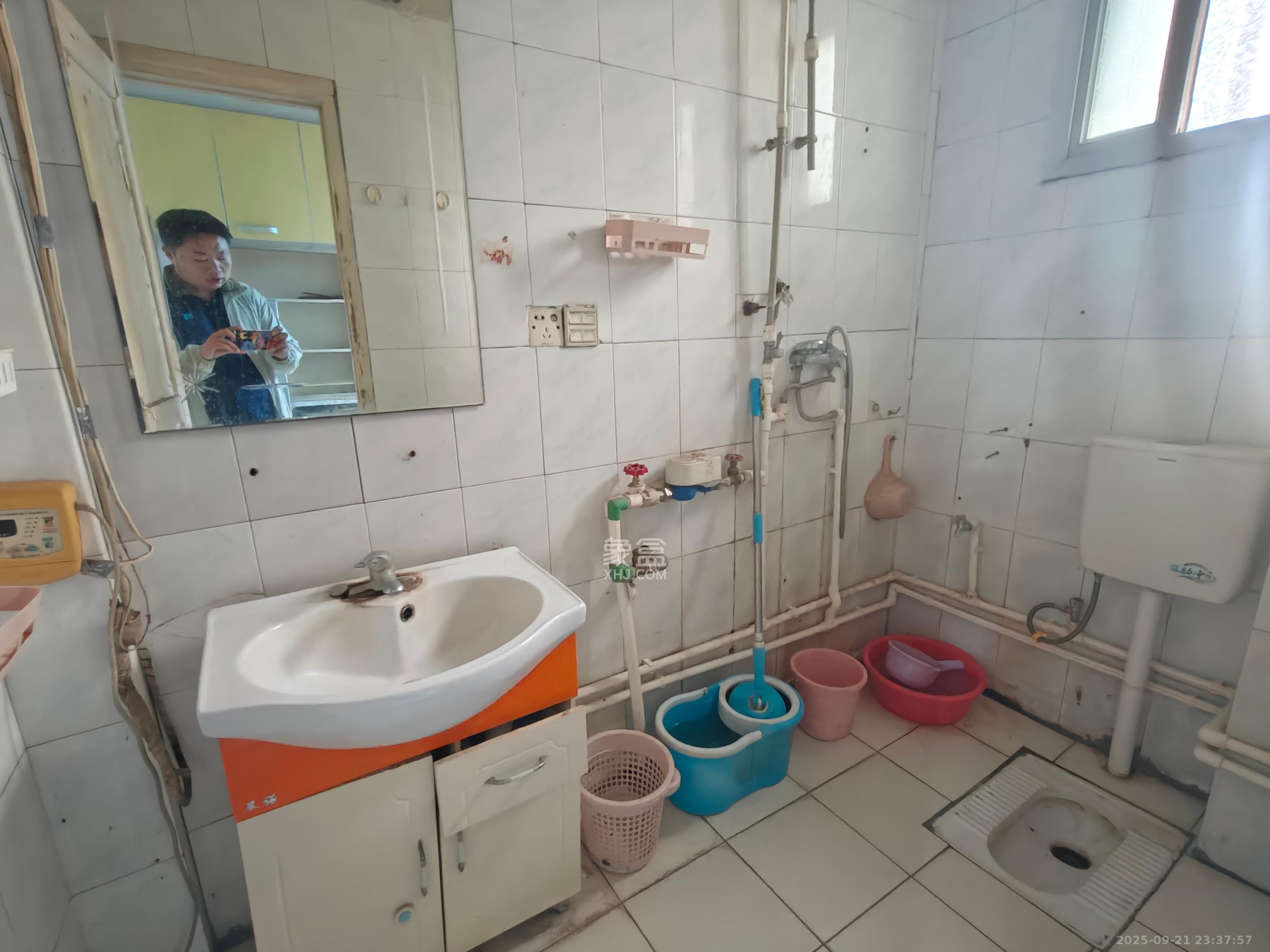 向韶村 2室1厅1卫 1300.0元/月 向韶村 2室1厅1卫 1300.0元/月室内图