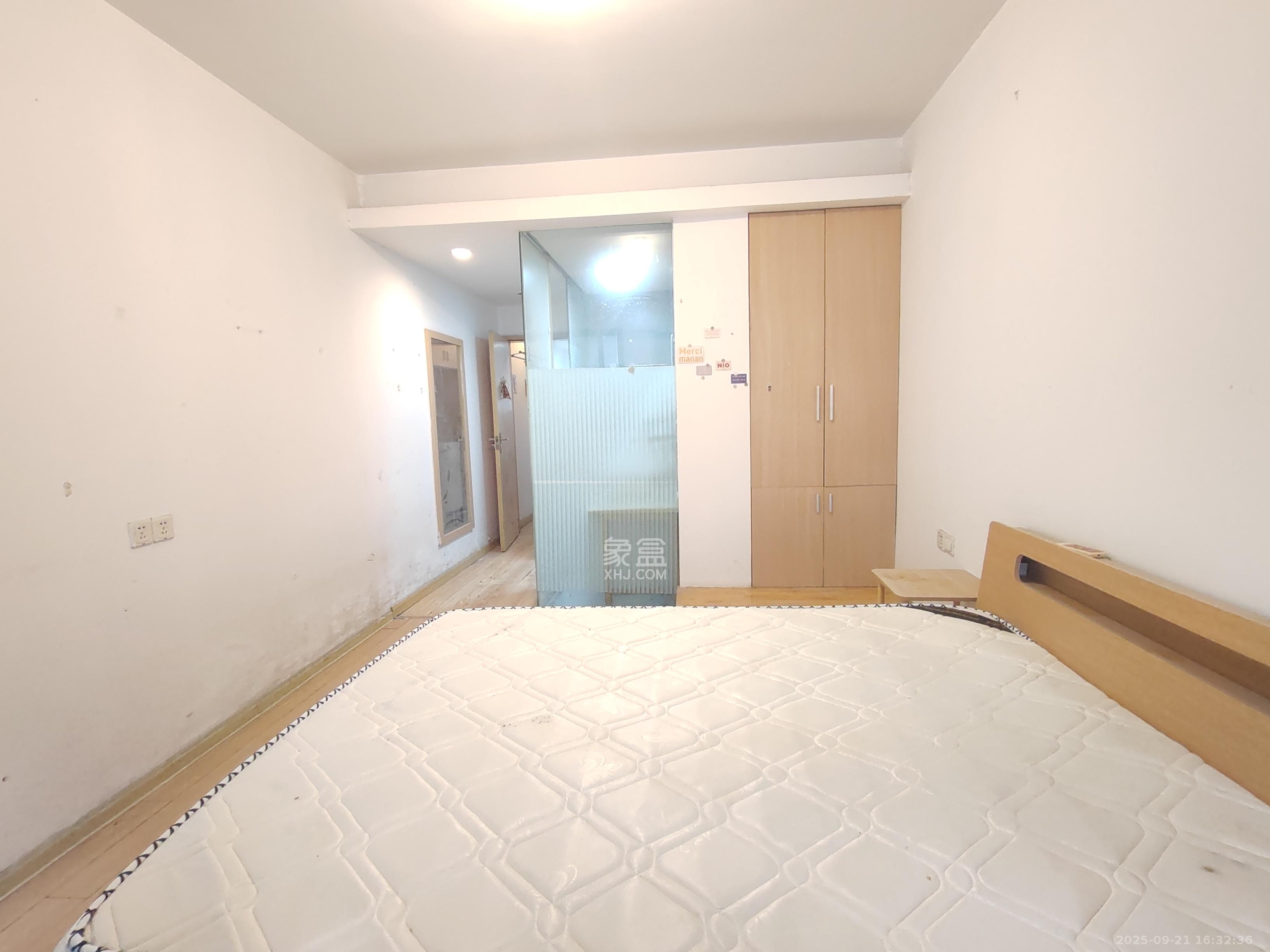 华润凤凰城一期 1室1厅1卫 1400.0元/月 华润凤凰城一期 1室1厅1卫 1400.0元/月室内图