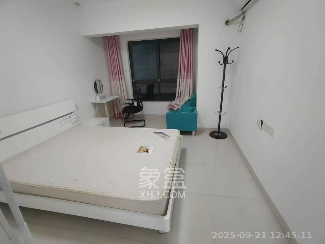 绿地中央广场  2室2厅1卫    2200.0元/月室内图