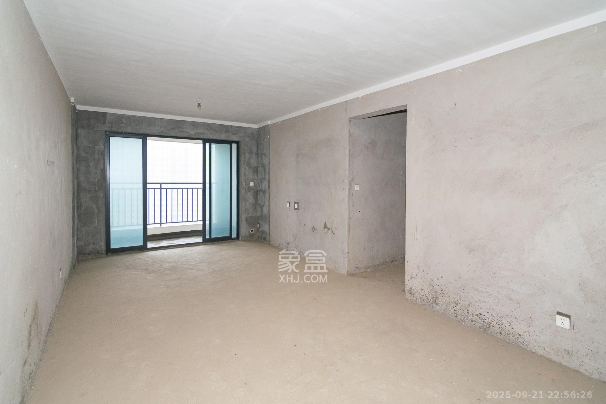 荣盛岳麓峰景  3室2厅2卫    56.0万