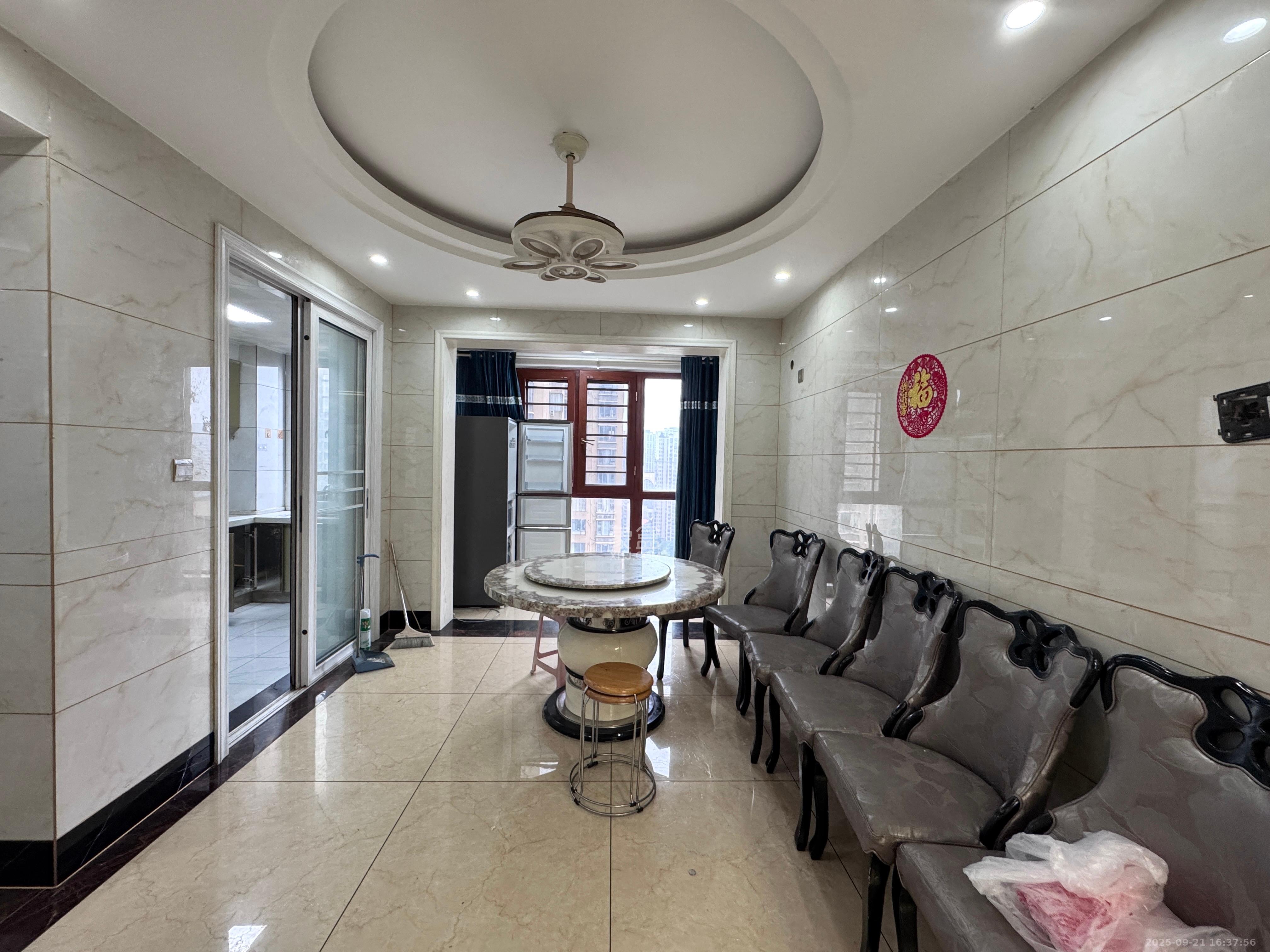 鑫远御文台一期 4室2厅2卫 3500.0元/月 鑫远御文台一期 4室2厅2卫 3500.0元/月室内图